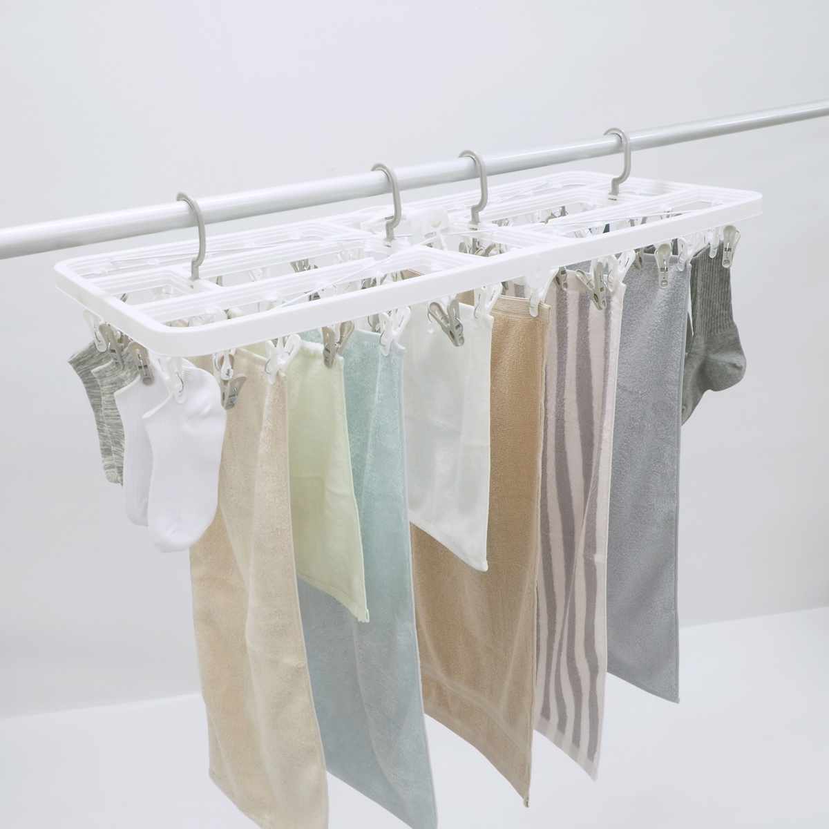 角ハンガー パッとる ピンチ角ハンガー 60ピンチ ( 洗濯ハンガー ピンチハンガー 引っ張るだけ 折りたたみ 物干しハンガー 洗濯バサミ 60個 キャッチフック 4点フック 下折れ式 カモイフック )