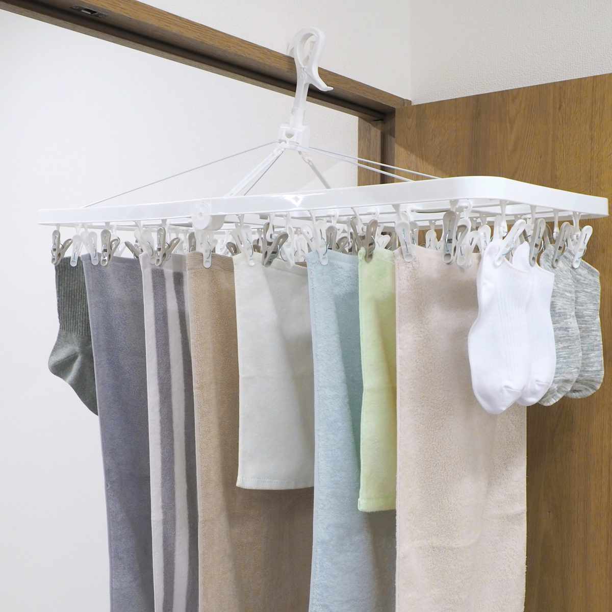 角ハンガー パッとる ピンチ角ハンガー 60ピンチ ( 洗濯ハンガー ピンチハンガー 引っ張るだけ 折りたたみ 物干しハンガー 洗濯バサミ 60個 キャッチフック 4点フック 下折れ式 カモイフック )