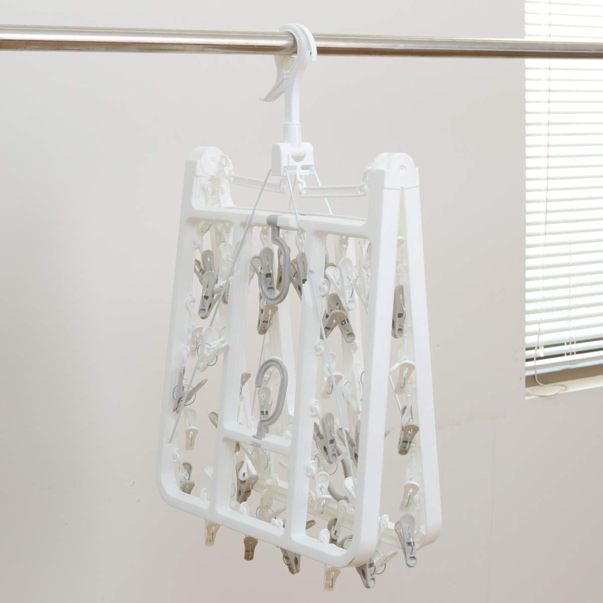 角ハンガー パッとる ピンチ角ハンガー 60ピンチ ( 洗濯ハンガー ピンチハンガー 引っ張るだけ 折りたたみ 物干しハンガー 洗濯バサミ 60個 キャッチフック 4点フック 下折れ式 カモイフック )