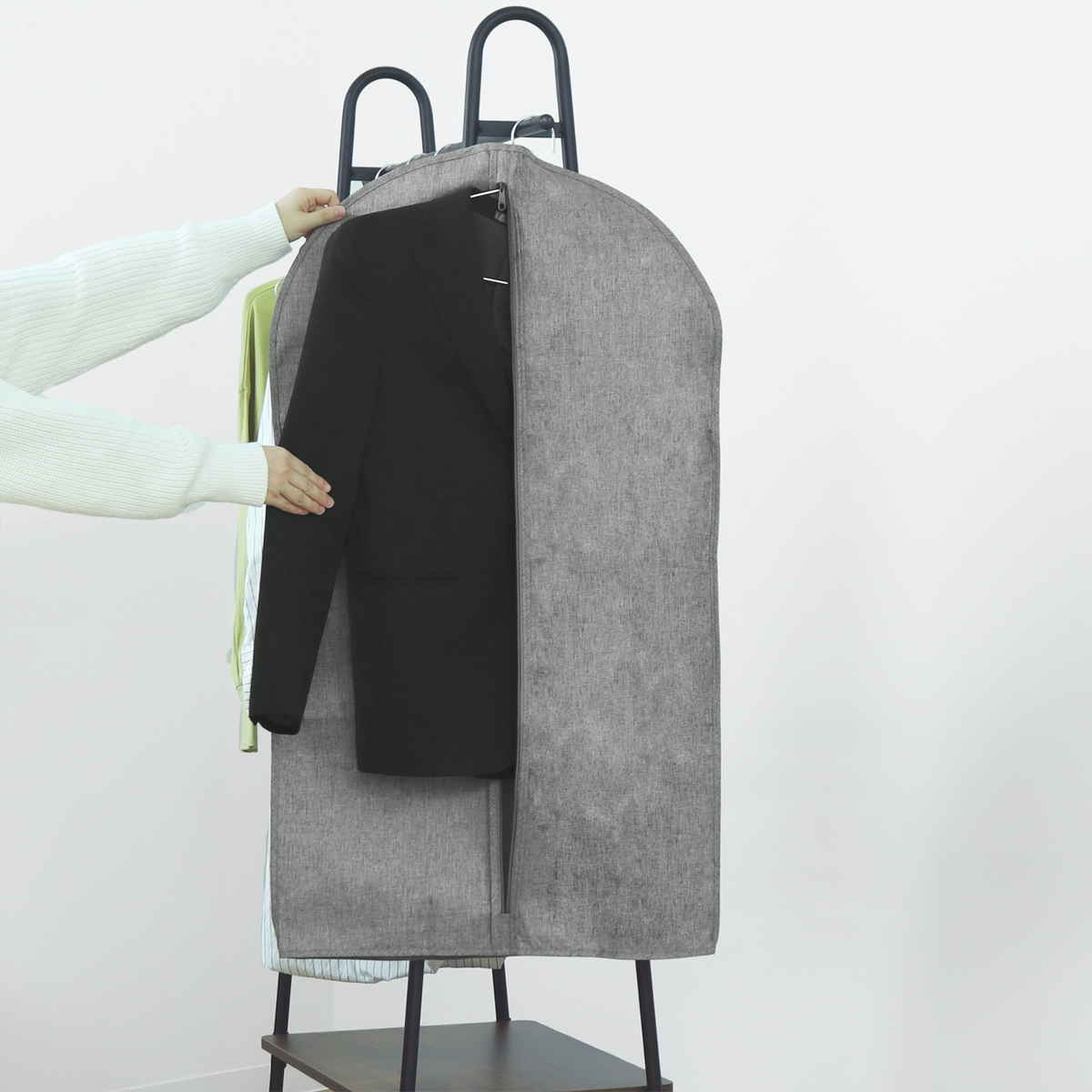 衣類カバー ポケット付き クローゼット 幅58×高さ100cm ( 洋服カバー ロング スーツカバー ジャケット 収納 衣類 カバー ホコリよけ 衣類保管 ワンピース ネクタイ ベルト アクセサリー 小物収納 衣類収納 吊り下げ収納 )