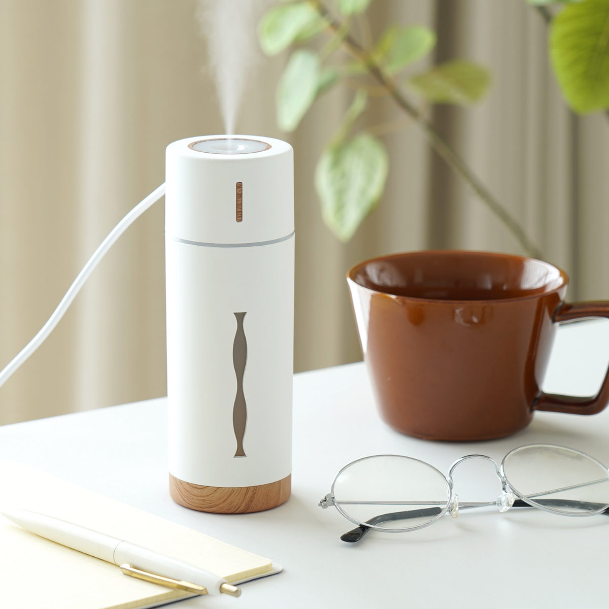 加湿器 MINI HUMIDIFIER ルビン ( 超音波 コンパクト 卓上 LEDライト USB おしゃれ 木目 小型 デスク ドリンクホルダー 車 デスクワーク エッセンシャルオイル アロマウォーター ギフト プレゼント ) 【ホワイト】 ホワイト