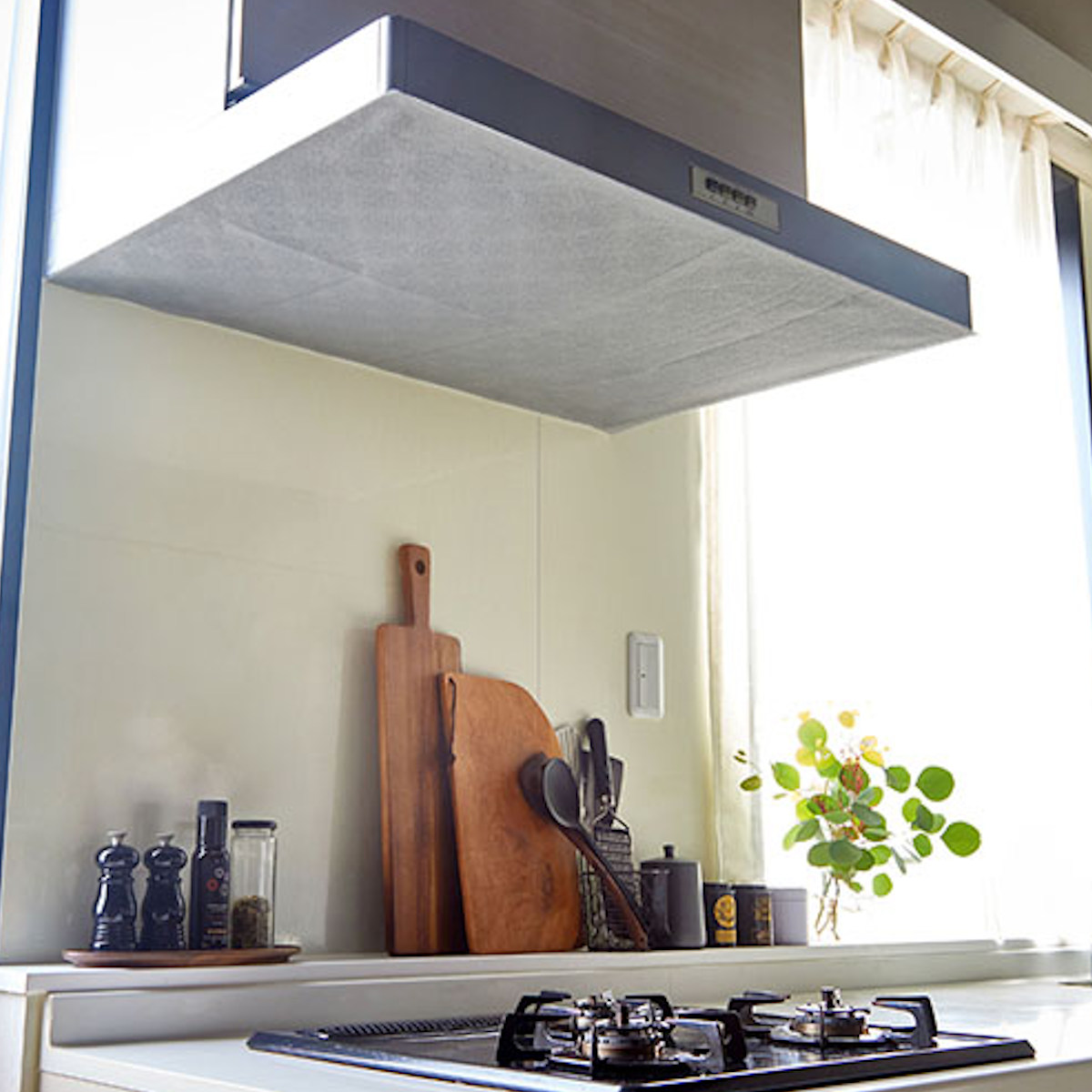レンジフードフィルター 整流板付き専用 貼るだけフィルター 油汚れ防止 ( 日本製 レンジフードカバー 整流板 全面 厚手 グレー 目立たない 換気扇 レンジフィルター 換気扇カバー レンジフード用 汚れ防止 取替え 使い捨て )