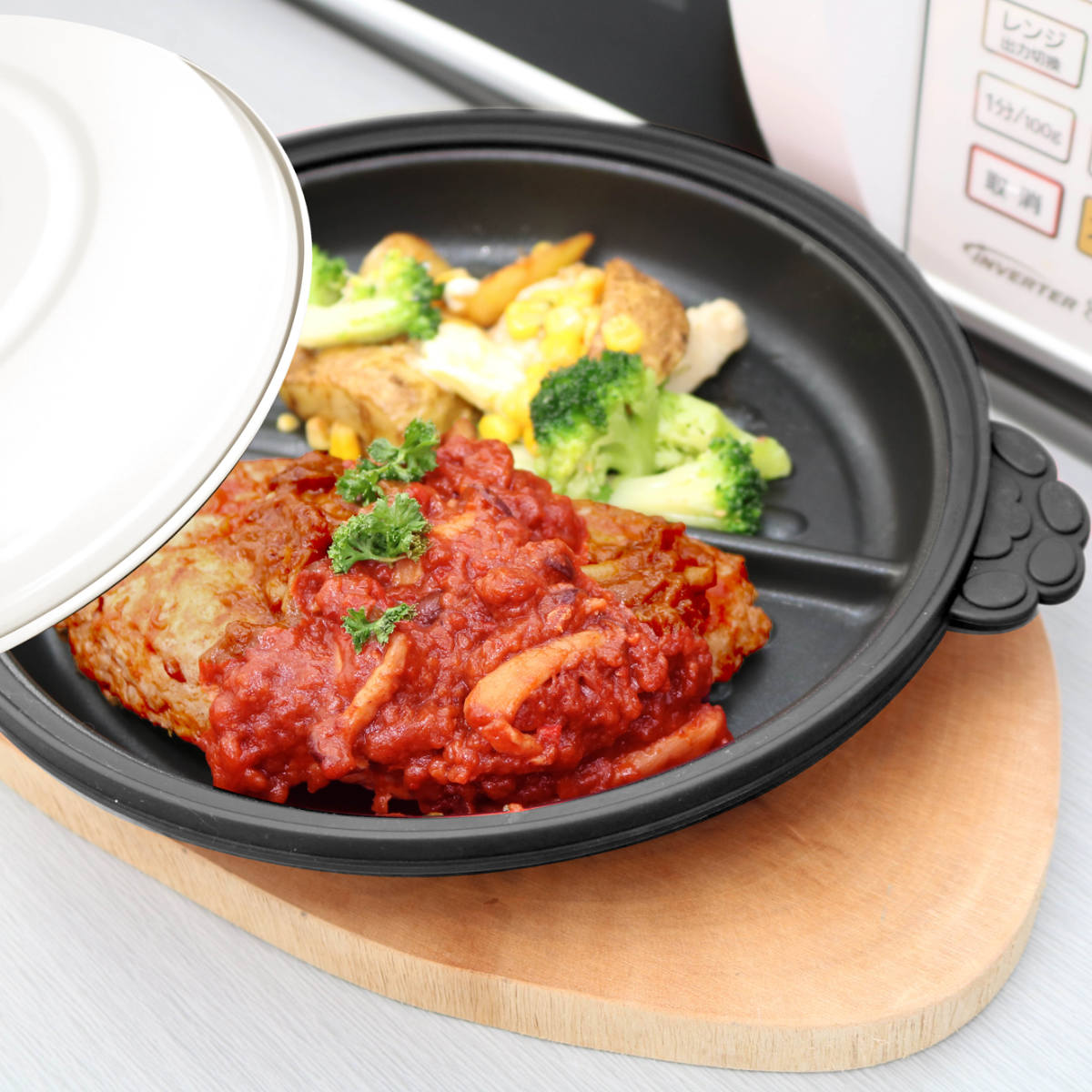 レンジパン 丸型 猫 仕切り付き 電子レンジ調理器 CHEF ( グリルパン 電子レンジ 簡単 焼き魚 魚焼き器 時短調理 電子レンジ専用調理器 アルミ製 フッ素加工 温め直し 焼き目 便利グッズ かわいい ねこ ) 【ブラック】 ブラック