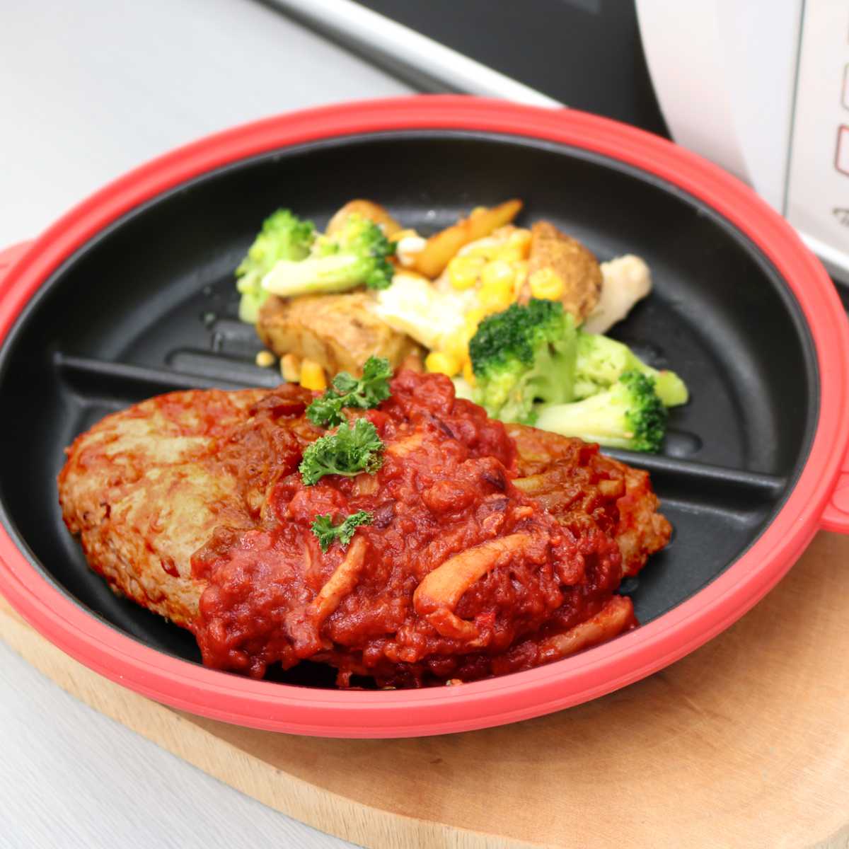 レンジパン 丸型 猫 仕切り付き 電子レンジ調理器 CHEF ( グリルパン 電子レンジ 簡単 焼き魚 魚焼き器 時短調理 電子レンジ専用調理器 アルミ製 フッ素加工 温め直し 焼き目 便利グッズ かわいい ねこ ) 【ブラック】 ブラック