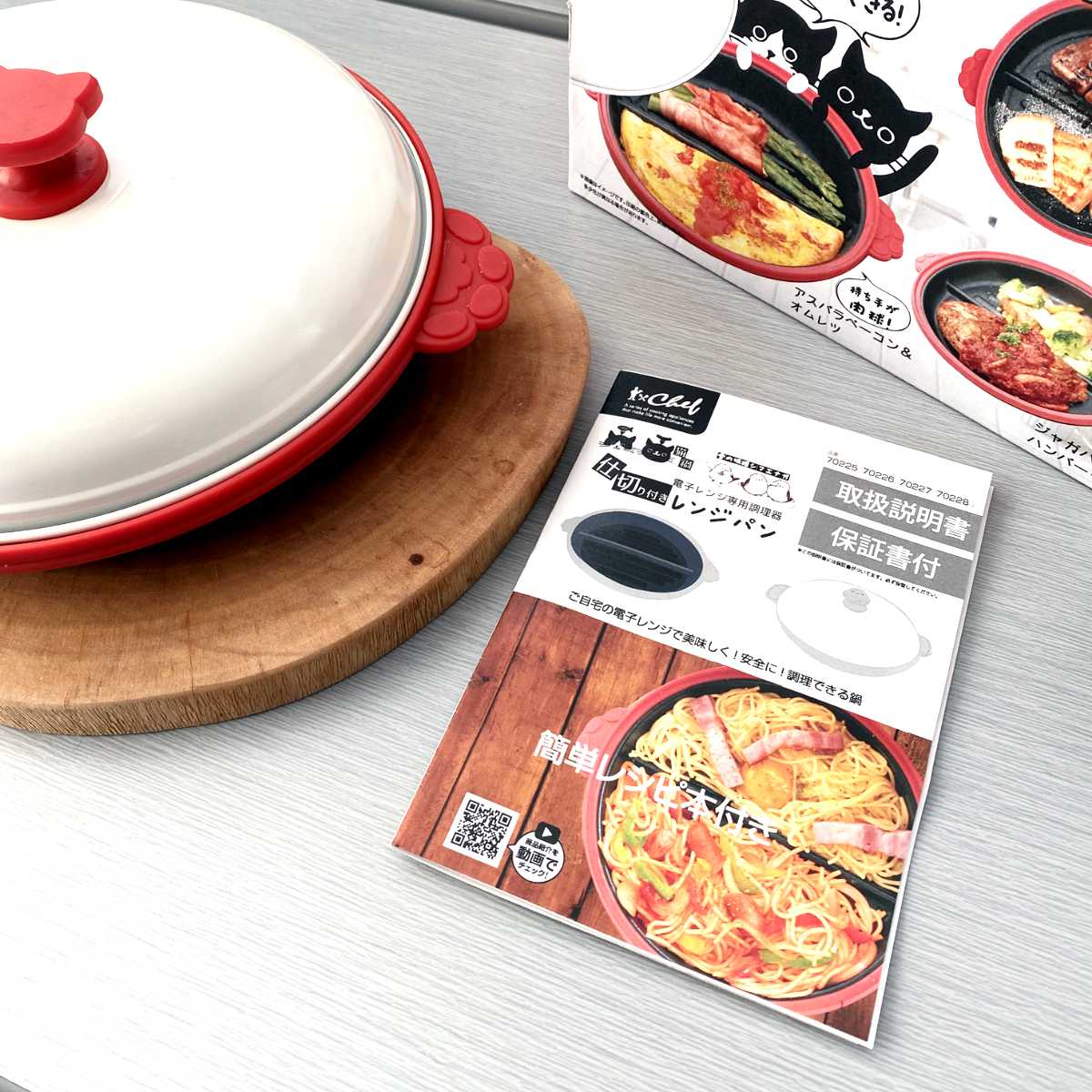 レンジパン 丸型 猫 仕切り付き 電子レンジ調理器 CHEF ( グリルパン 電子レンジ 簡単 焼き魚 魚焼き器 時短調理 電子レンジ専用調理器 アルミ製 フッ素加工 温め直し 焼き目 便利グッズ かわいい ねこ ) 【ブラック】 ブラック