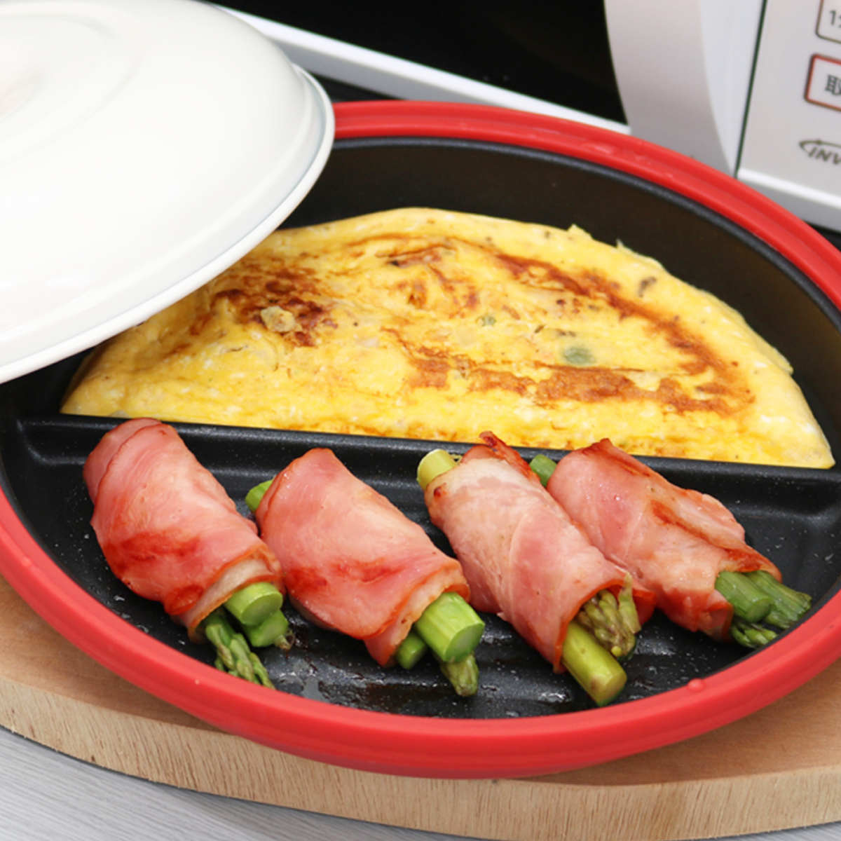 レンジパン 丸型 猫 仕切り付き 電子レンジ調理器 CHEF ( グリルパン 電子レンジ 簡単 焼き魚 魚焼き器 時短調理 電子レンジ専用調理器 アルミ製 フッ素加工 温め直し 焼き目 便利グッズ かわいい ねこ ) 【ブラック】 ブラック