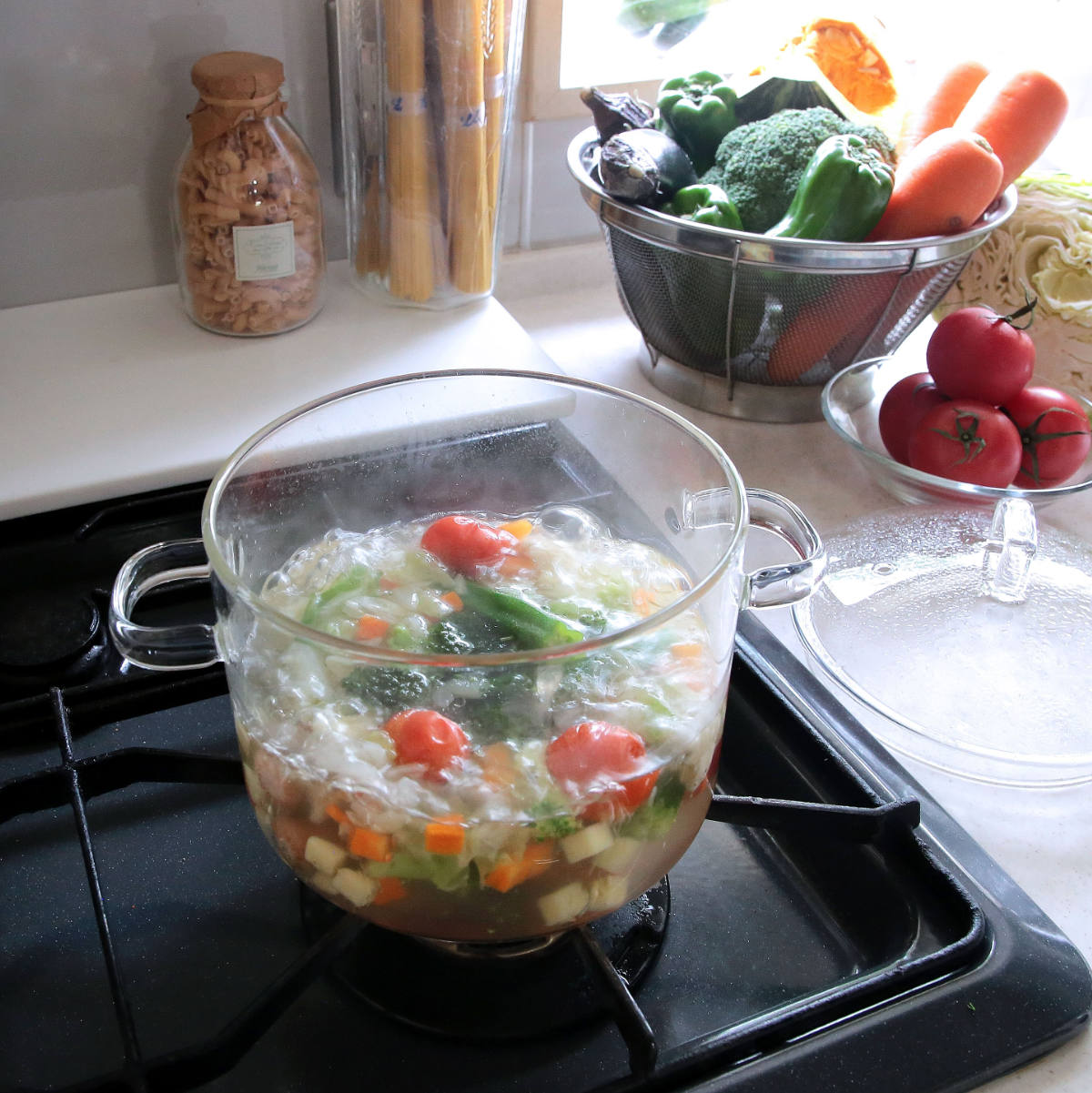 耐熱ガラス両手鍋1.9L ( 両手鍋 ガス火 直火 ガラス製 電子レンジ対応 オーブン対応 ガラス鍋 耐熱ガラス 鍋 なべ 両手なべ ガス火対応 直火対応 電子レンジ調理器 レンジ用鍋 蓋付き おしゃれ )