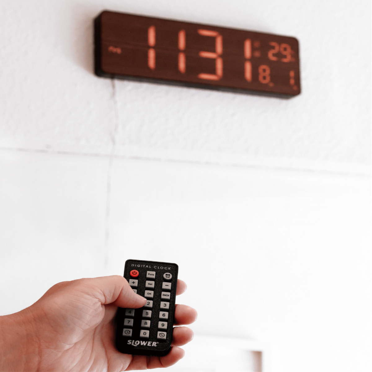 置き時計 LED Wi-Fi カレンダー機能付き 置き掛け兼用 SLOWER カミーノ 木目 ( 温度計 カレンダー USB LED時計 置き 掛け アラーム 輝度調節 自動調整 卓上時計 時計 とけい クロック 日付 曜日 温度 コンパクト おしゃれ ) 【ダークウッド】 ダークウッド