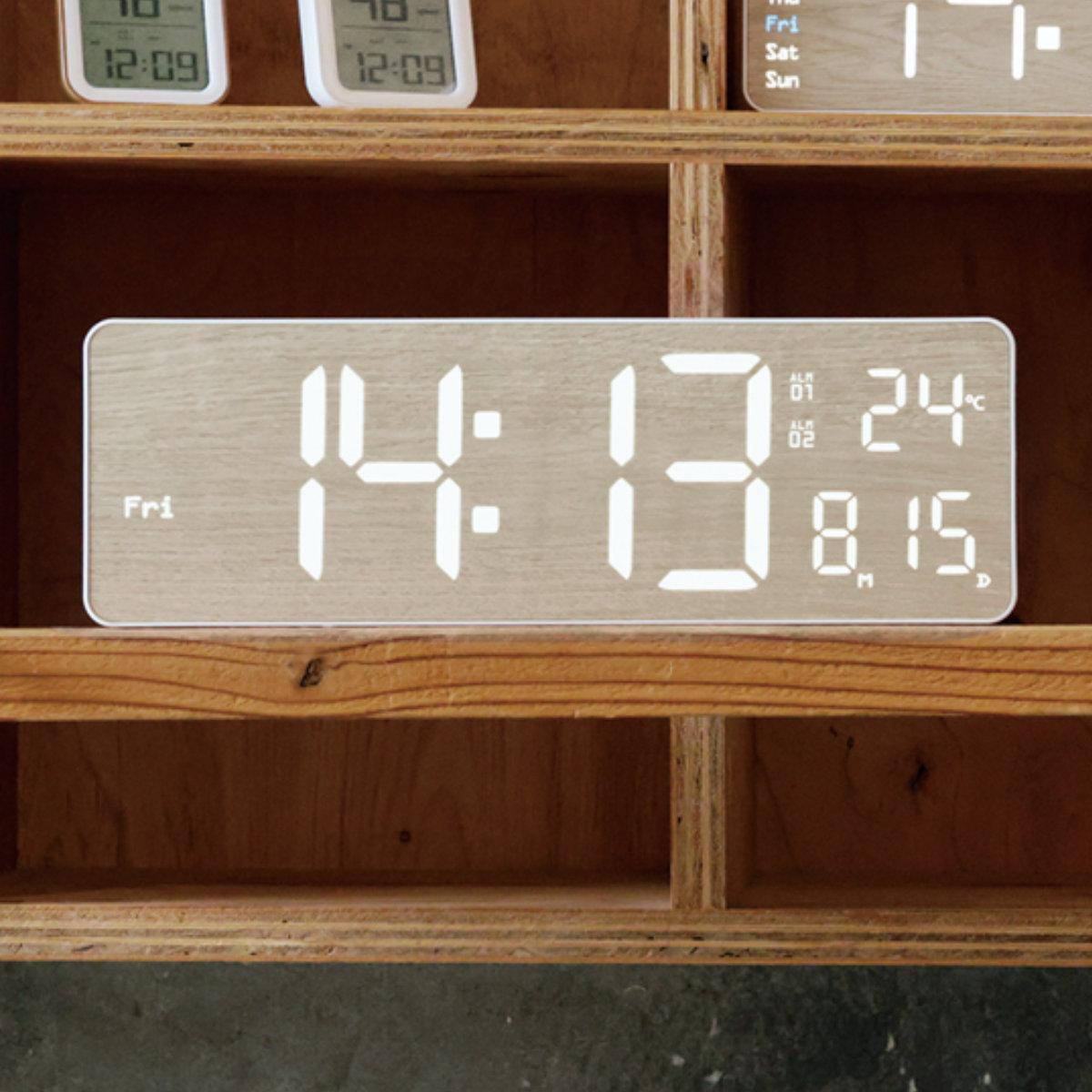 置き時計 LED Wi-Fi カレンダー機能付き 置き掛け兼用 SLOWER カミーノ 木目 ( 温度計 カレンダー USB LED時計 置き 掛け アラーム 輝度調節 自動調整 卓上時計 時計 とけい クロック 日付 曜日 温度 コンパクト おしゃれ ) 【ダークウッド】 ダークウッド