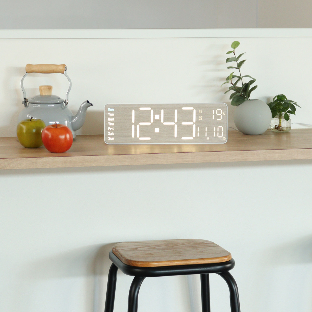 置き時計 LED デジタル時計 リモコン付き 置き掛け兼用 SLOWER リコ ウッド ( 温度計 カレンダー USB LED時計 置き 掛け 輝度調節 卓上時計 日付 曜日 温度 コンパクト おしゃれ スヌーズ アラーム 木目調 大画面 )