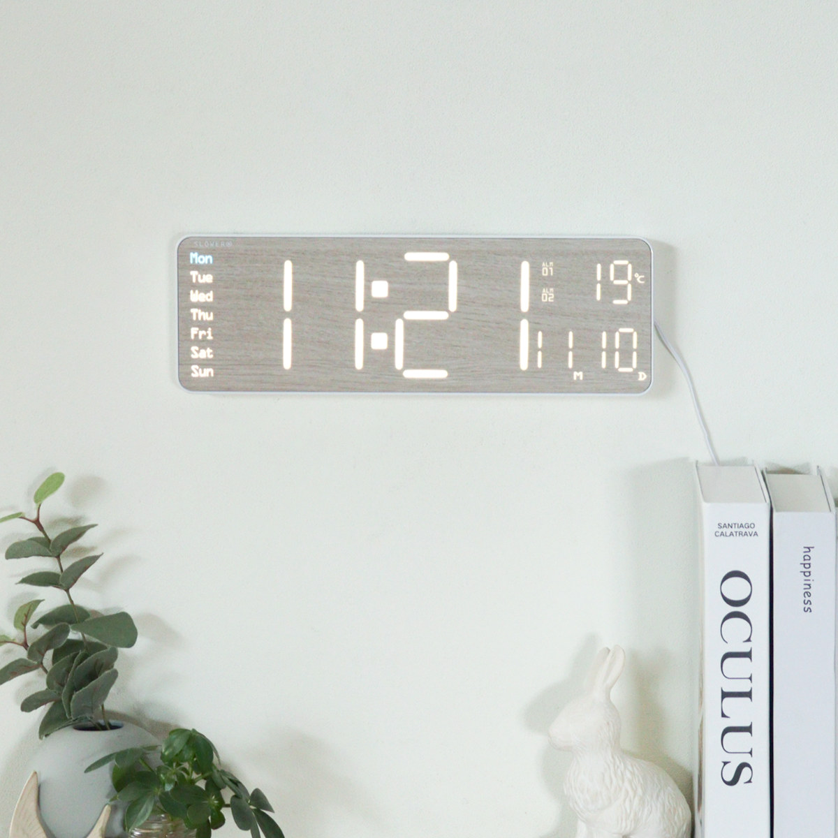 置き時計 LED デジタル時計 リモコン付き 置き掛け兼用 SLOWER リコ ウッド ( 温度計 カレンダー USB LED時計 置き 掛け 輝度調節 卓上時計 日付 曜日 温度 コンパクト おしゃれ スヌーズ アラーム 木目調 大画面 )