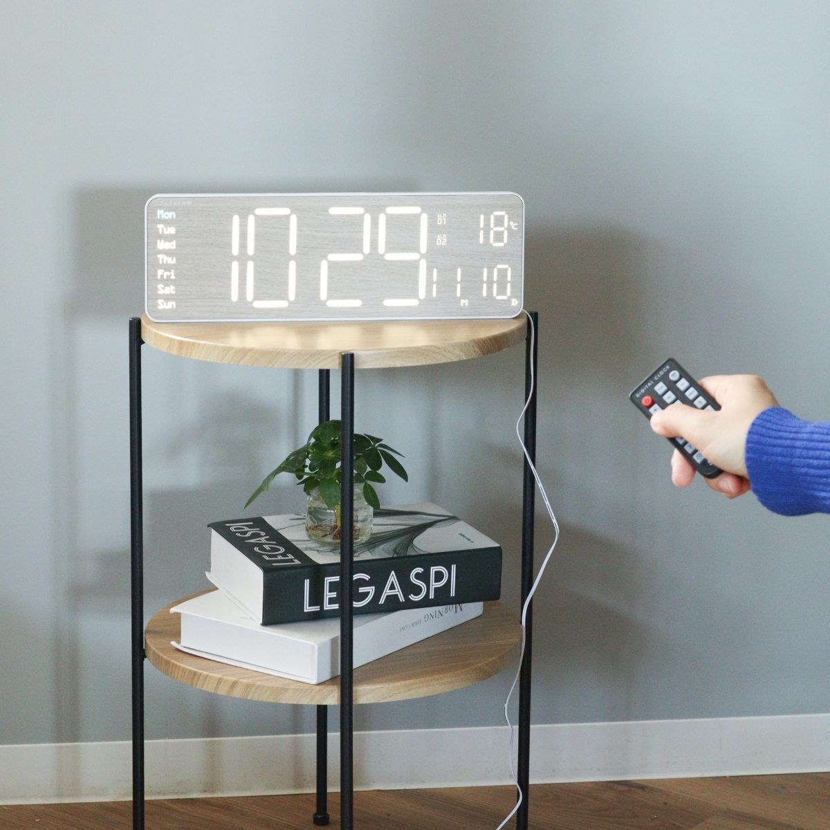 置き時計 LED デジタル時計 リモコン付き 置き掛け兼用 SLOWER リコ ウッド ( 温度計 カレンダー USB LED時計 置き 掛け 輝度調節 卓上時計 日付 曜日 温度 コンパクト おしゃれ スヌーズ アラーム 木目調 大画面 )