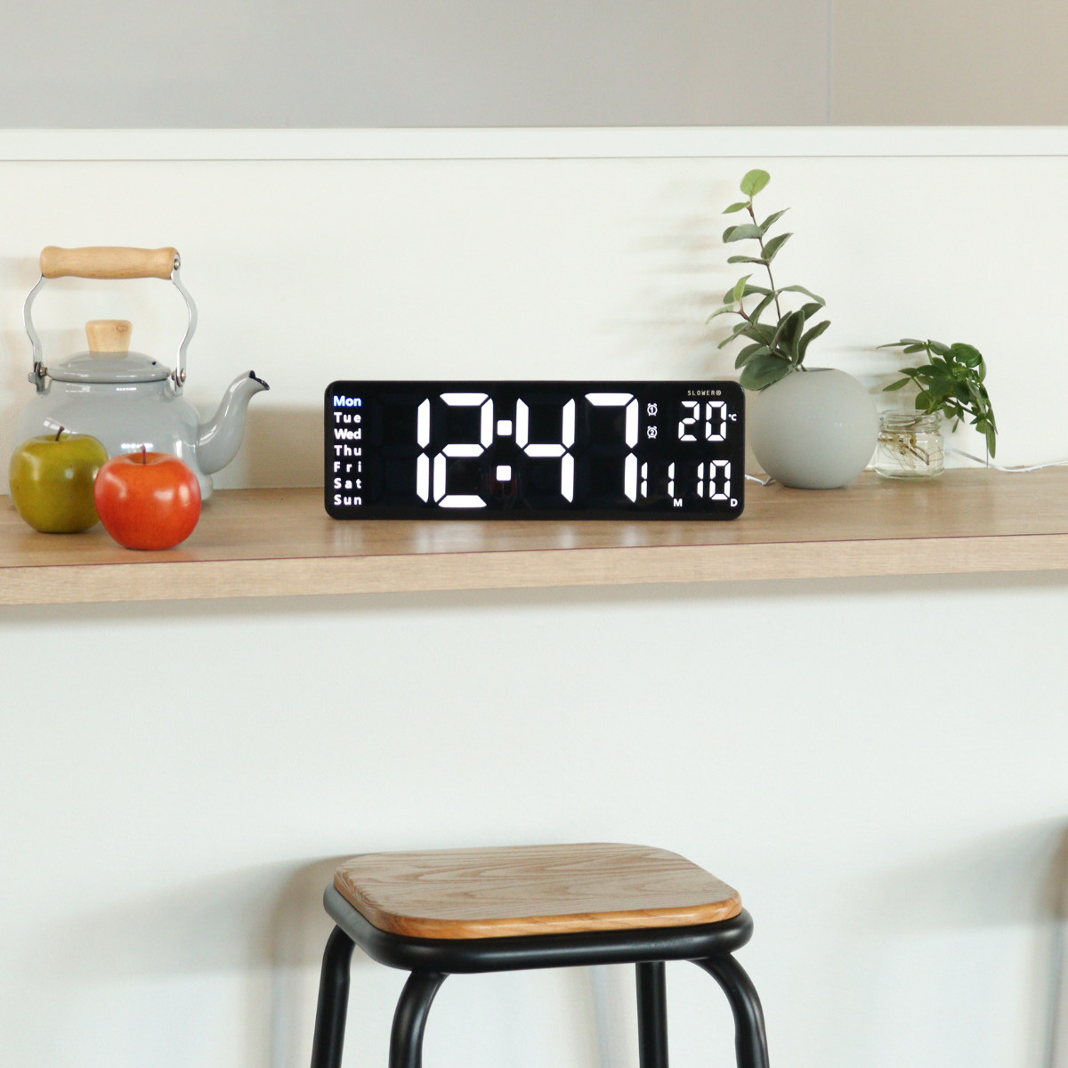 置き時計 LED デジタル時計 リモコン付き 置き掛け兼用 SLOWER リコ ( 温度計 カレンダー USB LED時計 置き 掛け 輝度調節 卓上時計 日付 曜日 温度 コンパクト おしゃれ スヌーズ アラーム 大画面 大きい )