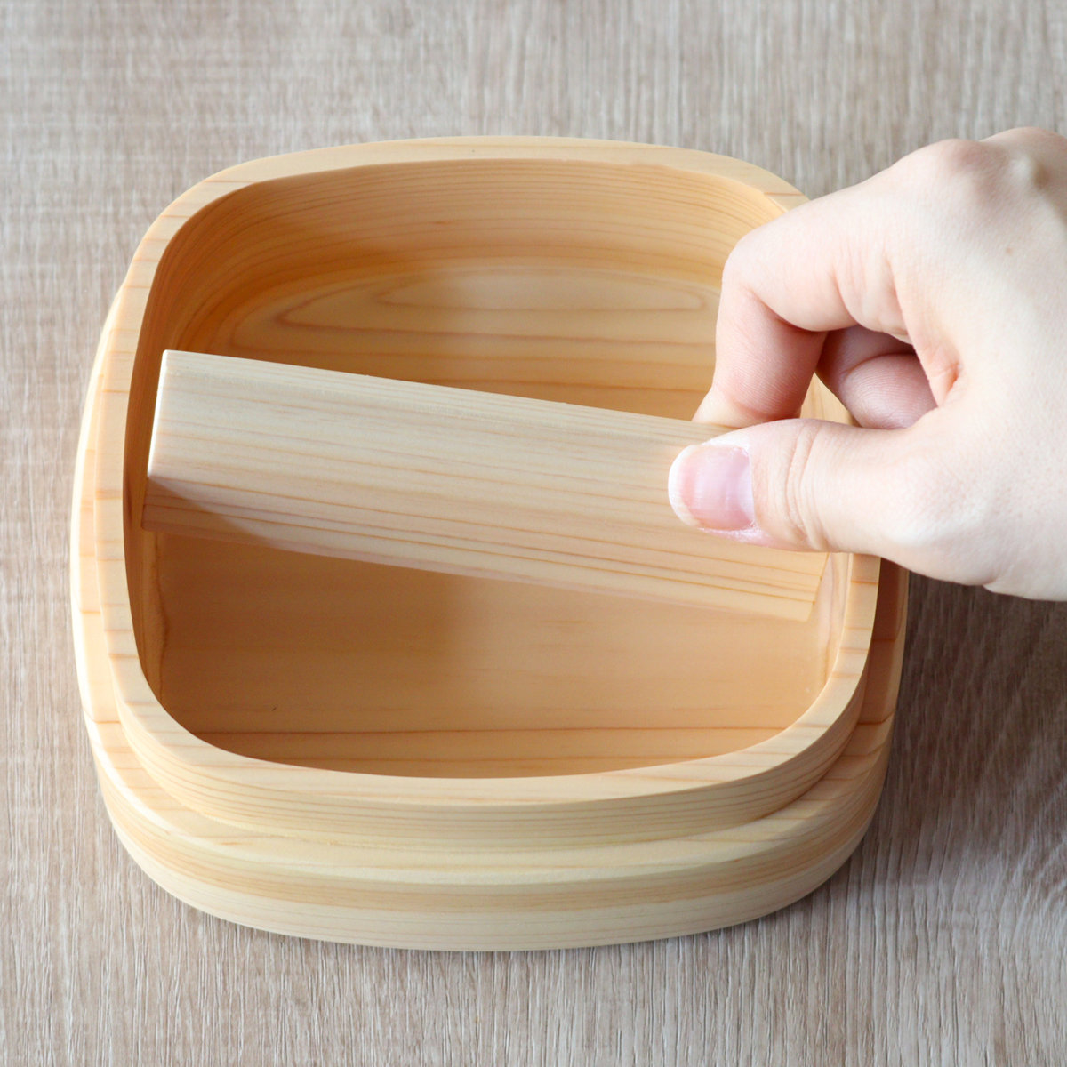 くり抜き弁当箱 1段 620ml 紀州桧弁当箱 type VM ( 弁当 食洗機対応 天然木 紀州桧 一段 おしゃれ 仕切り付き 日本製 食洗機OK お弁当 木 木製 くりぬき ランチボックス シンプル 和風 お弁当箱 弁当箱 )