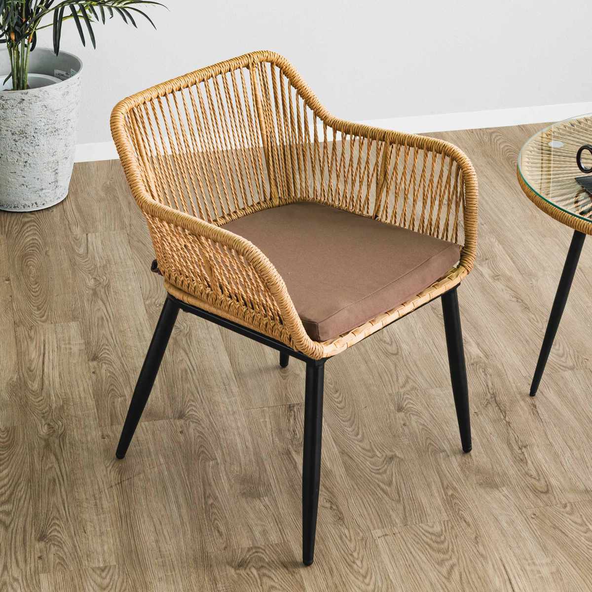 リゾートチェア ラタン調 マーレ ( 椅子 ダイニングチェア クッション付き 肘掛け 腰かけ 籐 人工ラタン 軽量 チェアー イス いす 食卓椅子 リビングチェア 書斎 スチール脚 おしゃれ ナチュラル インテリア 室内 )