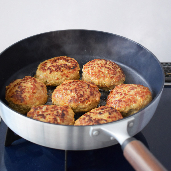 フライパン 18cm ガス火専用 日本製 楓雅 フーガ フッ素加工 軽量 ( 金属ヘラ対応 18センチ 浅型フライパン 浅型パン ガス火対応 ウルシヤマ テフロンプラチナプラス加工 広い 深い 軽い アルミフライパン アルミ製 )