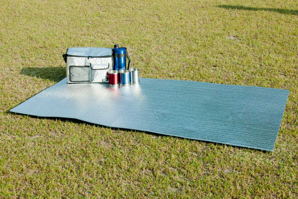 レジャーシート グランドエイト ワイド 120×180cm ( アルミマット マット クッション ピクニックシート キャンプ用品 コンパクト 行楽 レジャー グッズ シート キャンプマット アウトドア用品 敷物 )