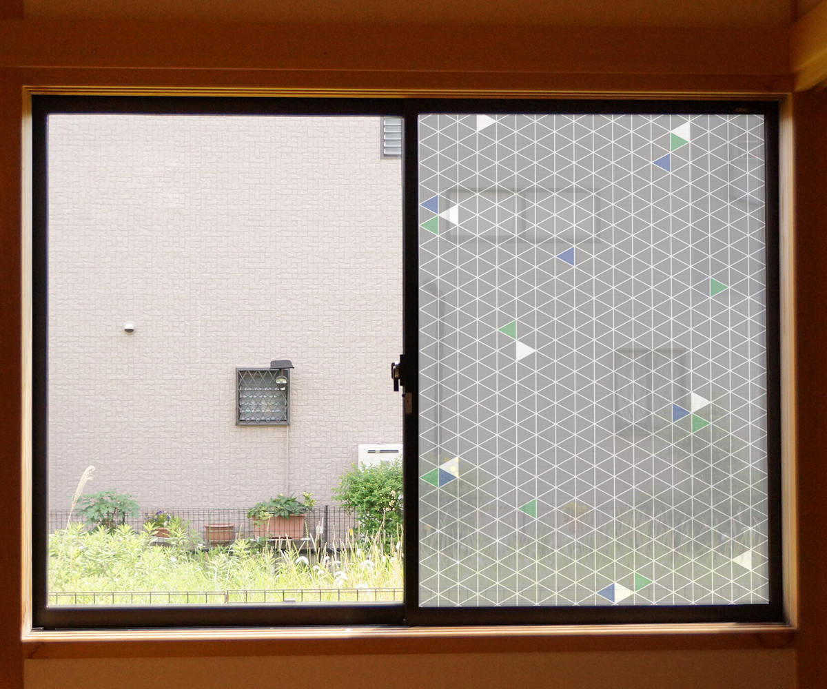 窓貼りシート 窓に貼る 目隠しシート 90×90cm 遮光 遮熱 ( 窓用 遮光シート 窓 シート 腰高窓 UVカット 粘着シート 凸凹ガラス対応 ガラス 貼る 窓シート 断熱シート 目隠し 防犯 ガラスに貼るフィルム 省エネ 節電 エコ )