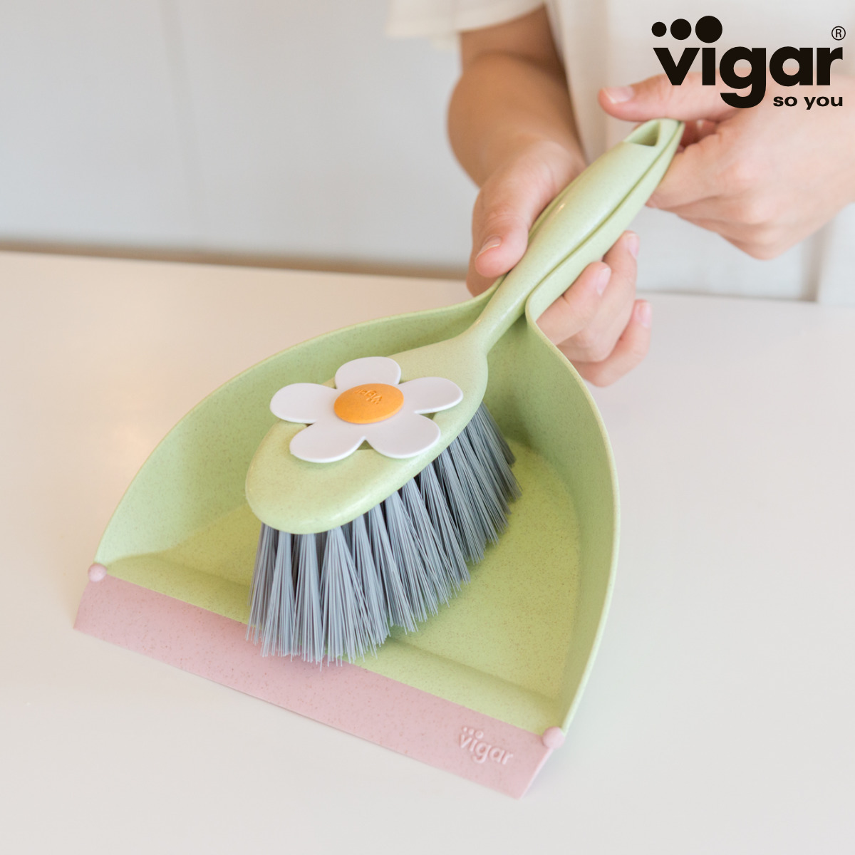 ほうき ちりとり Vigar フローガニック ハンディセット ( ヴィガール 掃除 ホウキ コンパクト かわいい 箒 ミニほうき 卓上 お花 卓上ほうき チリトリ 小さい ミニ ちり取り 塵取り デスク 机 おしゃれ )