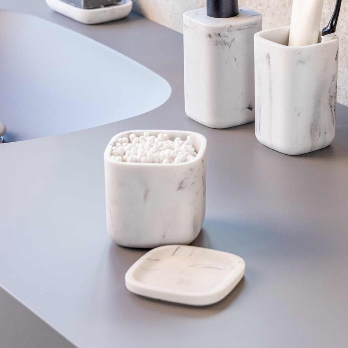 収納ケース Vigar ゼンス スクエア バスルームコンテナ ( ヴィガール 収納 小物 コットン ケース ふた付 正方形 容器 保管 綿棒 コスメ サニタリー シンプル 洗面用品 おしゃれ )