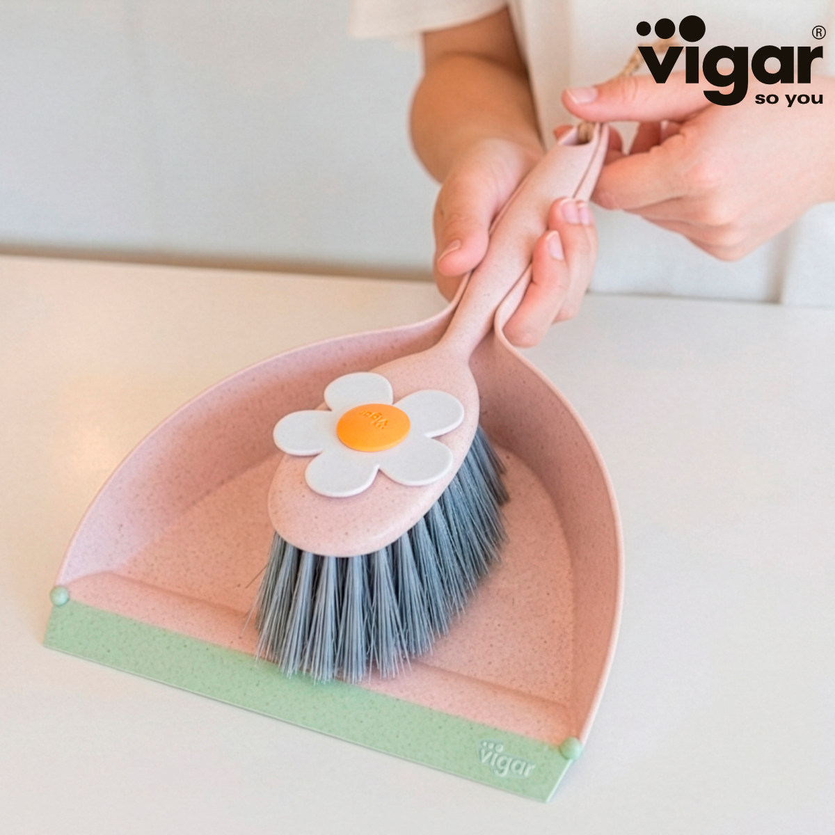 ほうき ちりとり Vigar FLGミニ ハンディ セット ( ヴィガール 掃除 ホウキ コンパクト かわいい 箒 ミニほうき 卓上 お花 卓上ほうき チリトリ 小さい ミニ ちり取り 塵取り デスク 机 おしゃれ )