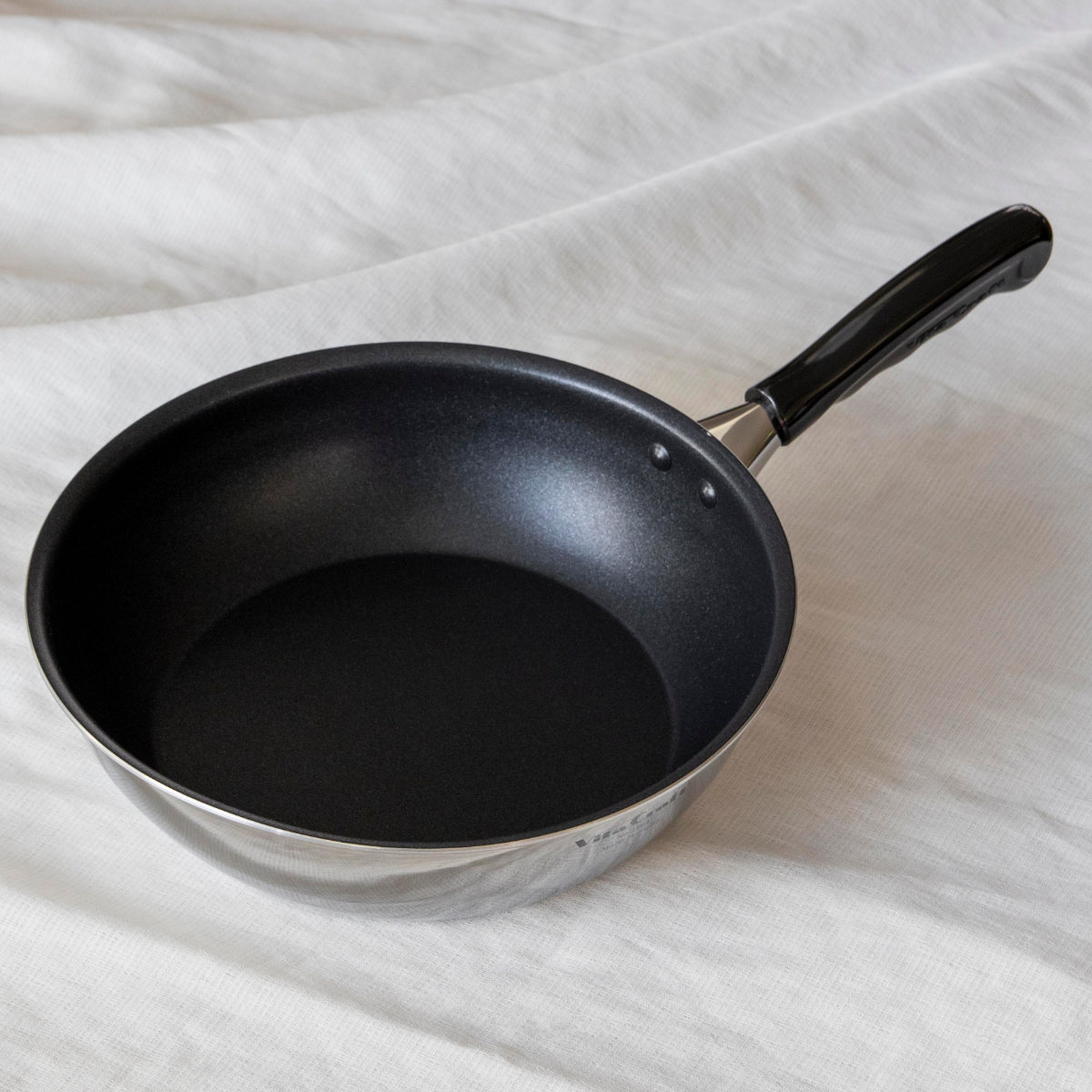 Vita Craft ウォックパン 24cm IH対応 カーペンター 深型フライパン PFOAフリー ( ガス火対応 片手鍋 炒め鍋 深型 金属ヘラOK ふっ素加工 軽い 日本製 24センチ フッ素加工 いため鍋 アルミ ステンレス 2層構造 軽量 )