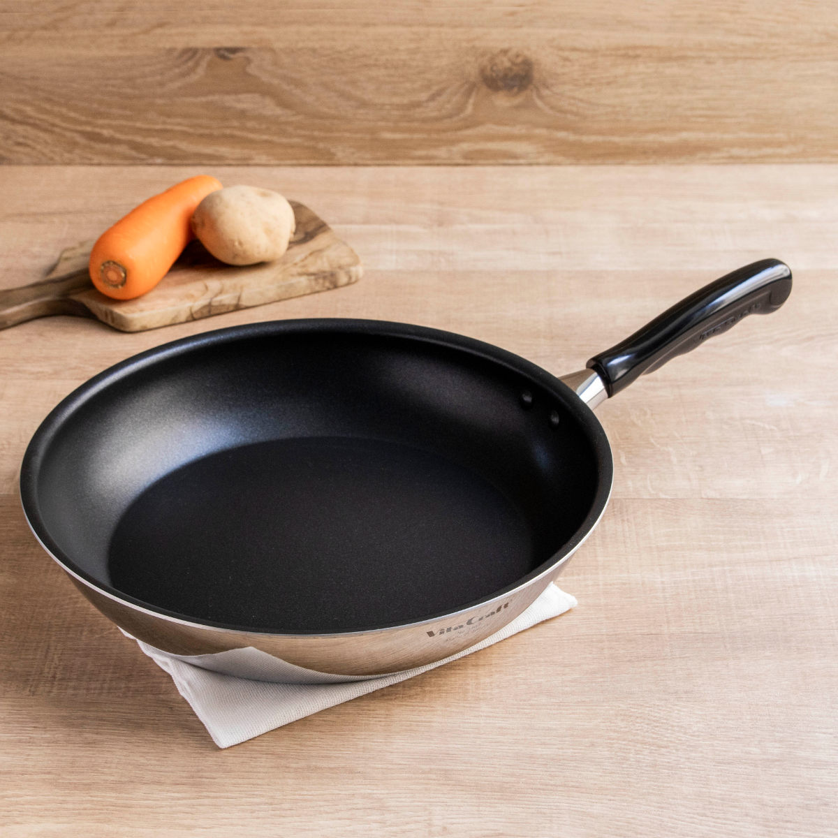 Vita Craft フライパン 28cm IH対応 カーペンター PFOAフリー ( ビタクラフト ガス火対応 炒め鍋 金属ヘラOK ふっ素加工 軽い 日本製 28センチ フッ素加工 いため鍋 アルミ ステンレス 2層構造 フッ素コーティング 軽量 )