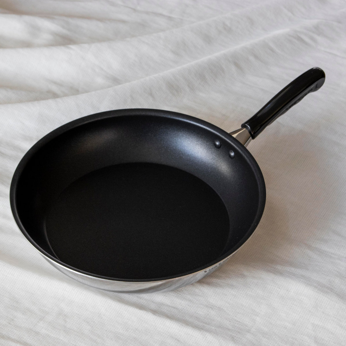 Vita Craft フライパン 28cm IH対応 カーペンター PFOAフリー ( ビタクラフト ガス火対応 炒め鍋 金属ヘラOK ふっ素加工 軽い 日本製 28センチ フッ素加工 いため鍋 アルミ ステンレス 2層構造 フッ素コーティング 軽量 )