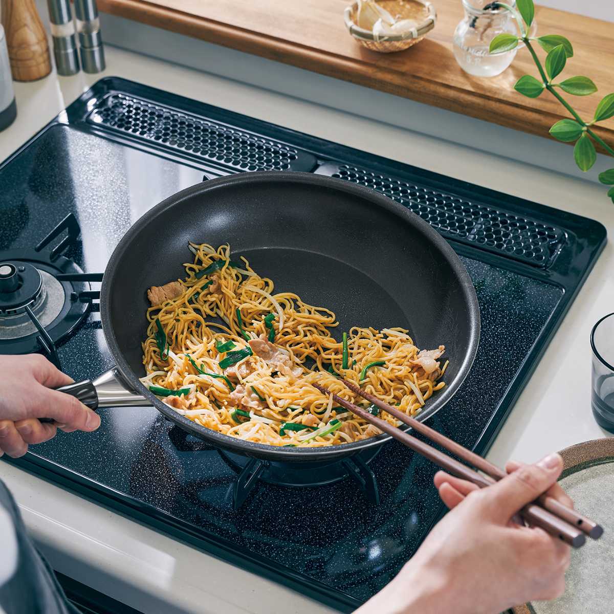 Vita Craft フライパン 28cm IH対応 カーペンター PFOAフリー ( ビタクラフト ガス火対応 炒め鍋 金属ヘラOK ふっ素加工 軽い 日本製 28センチ フッ素加工 いため鍋 アルミ ステンレス 2層構造 フッ素コーティング 軽量 )