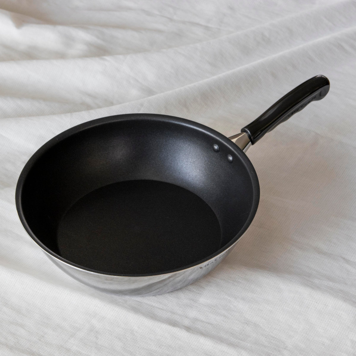 Vita Craft ウォックパン 26cm IH対応 カーペンター PFOAフリー 深型フライパン ( ガス火対応 片手鍋 炒め鍋 深型 金属ヘラOK ふっ素加工 軽い 日本製 26センチ フッ素加工 いため鍋 アルミ ステンレス 2層構造 軽量 )