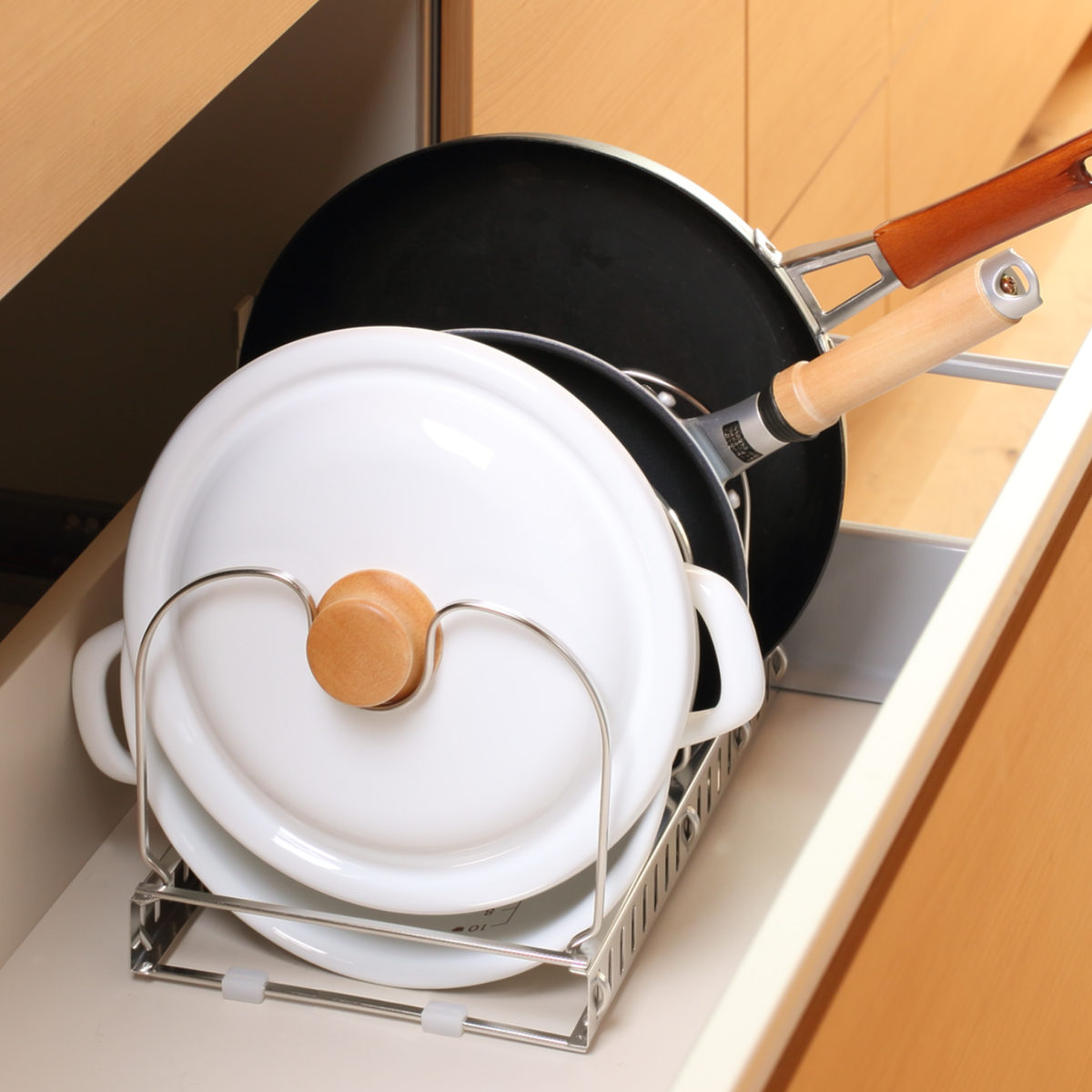 フライパンラック &kit 調節できる フライパンスタンド ( 鍋ラック シンク下 ステンレス 鍋蓋スタンド 立てて収納 ライパン立て 鍋置き シンク 収納 キッチン収納 収納ラック ラック システムキッチン 食洗機対応 )