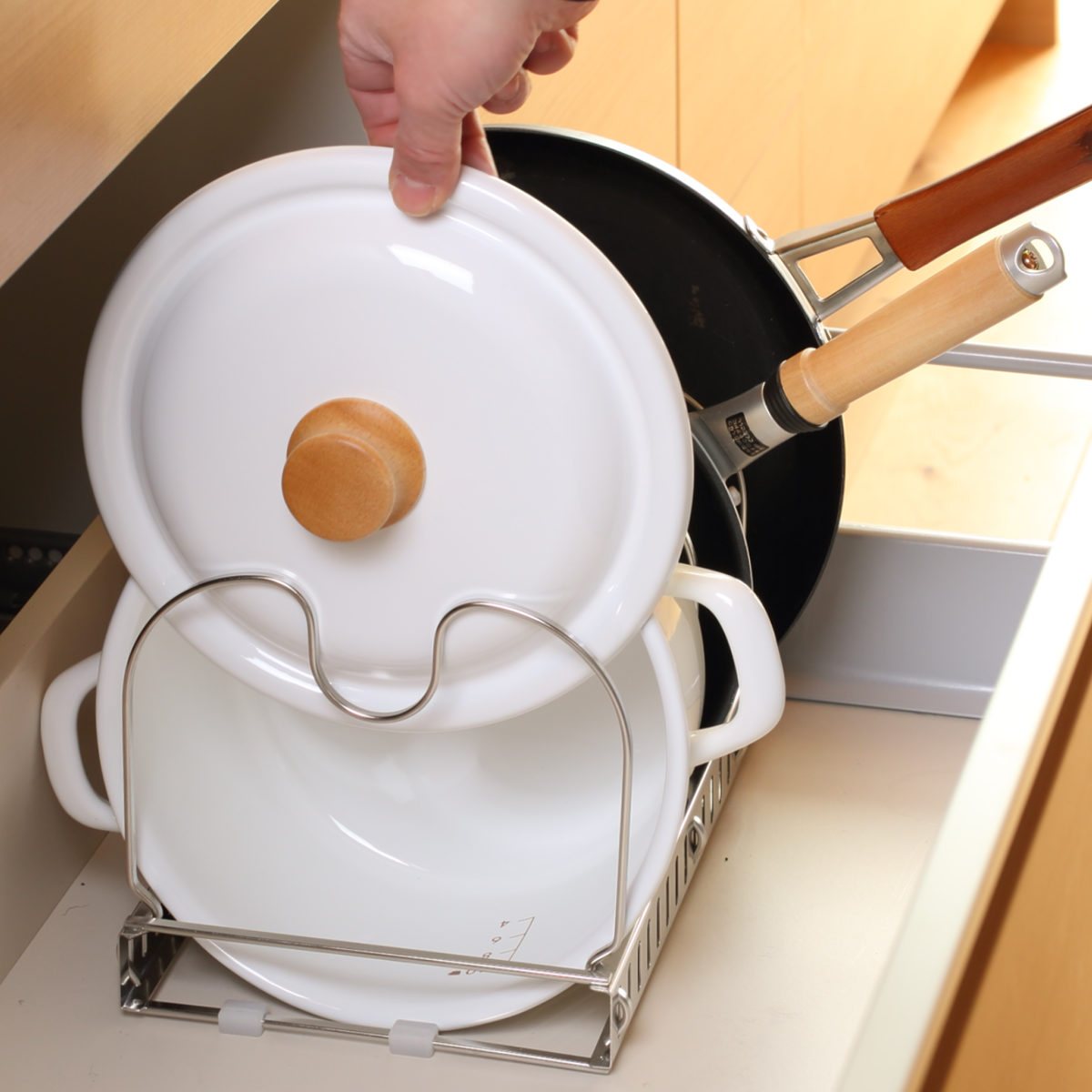 フライパンラック &kit 調節できる フライパンスタンド ( 鍋ラック シンク下 ステンレス 鍋蓋スタンド 立てて収納 ライパン立て 鍋置き シンク 収納 キッチン収納 収納ラック ラック システムキッチン 食洗機対応 )