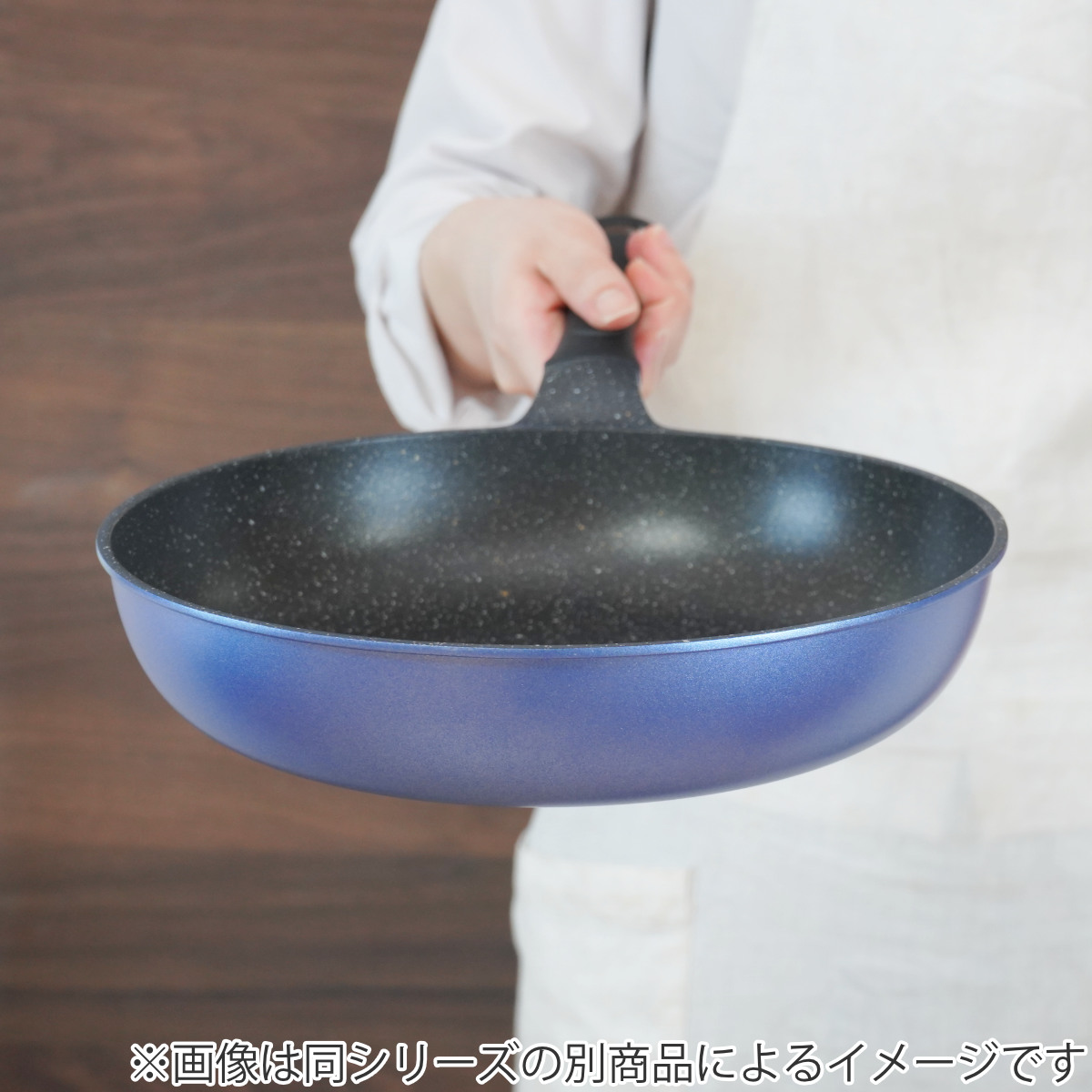 フライパン 30cm ガス火専用 軽量 ウルトライト ( ガス火対応 直火対応 ふっ素加工 フッ素加工 軽い 30センチ フッ素コーティング アルミ製 PFOAフリー )