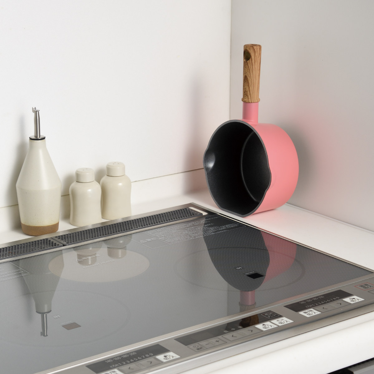 フライパン 16cm IH対応 ココミッケ 横置き スタンドパン ( 片手鍋 ミルクパン マルチパン フッ素加工 ガス火対応 調理器具 小鍋 小さい 自立 収納 便利 フッ素樹脂加工 アルミ製 アルミ鍋 木目調ハンドル 可愛い ) 【マリーピンク】 マリーピンク