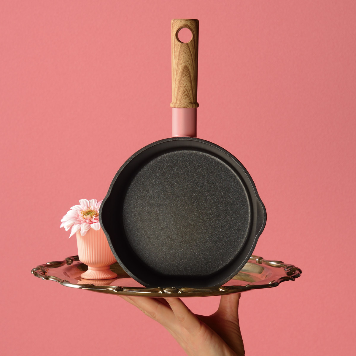 フライパン 16cm IH対応 ココミッケ 横置き スタンドパン ( 片手鍋 ミルクパン マルチパン フッ素加工 ガス火対応 調理器具 小鍋 小さい 自立 収納 便利 フッ素樹脂加工 アルミ製 アルミ鍋 木目調ハンドル 可愛い ) 【マリーピンク】 マリーピンク