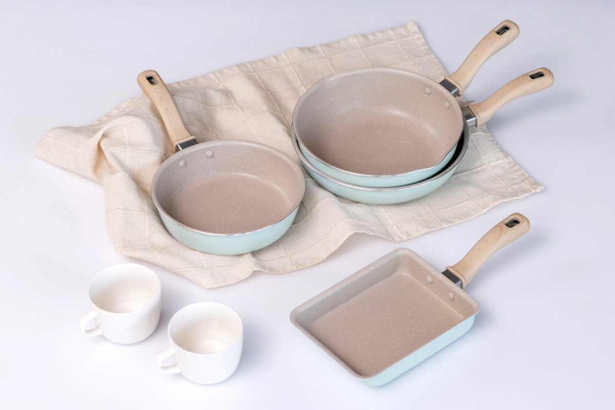 卵焼き器 13×18cm IH対応 ミディーズ ( ガス火対応 玉子焼き器 玉子焼きフライパン エッグパン フライパン 朝食 弁当 弁当作り 時短調理 お弁当作り ふっ素加工 フッ素加工 金属ヘラOK 軽い アルミ製 可愛い おしゃれ )