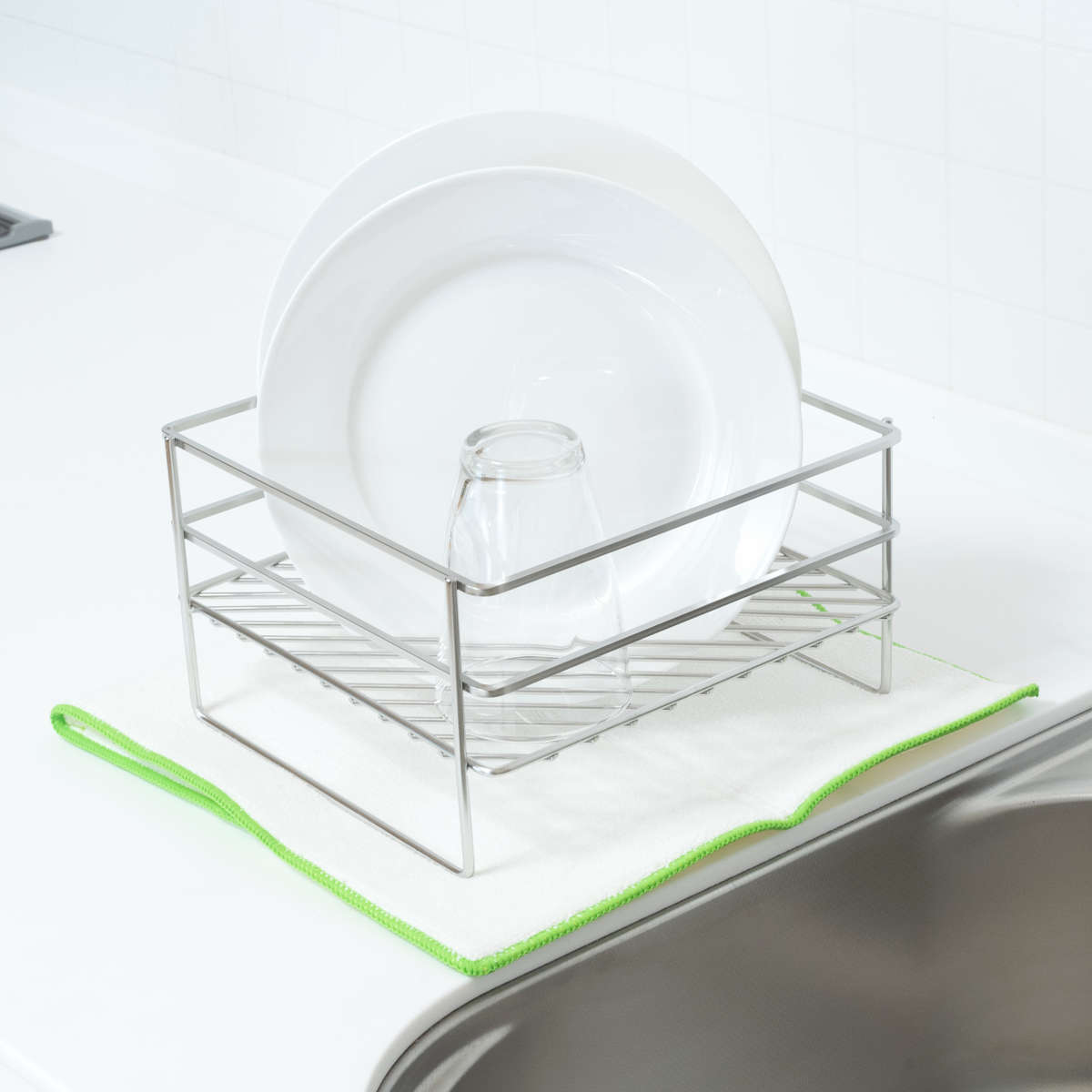 水切りラック enzo コンパクト 水切りかご 大皿対応 ( ディッシュラック 水切りバスケット 水切り エンゾウ 日本製 1段 オールステンレス 流れる シンク 洗い物 食器洗い 乾燥 大皿 おすすめ )