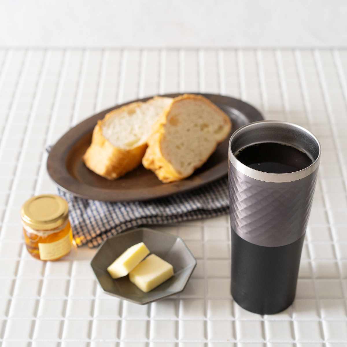 タンブラー 600ml フォルテック ステンレスカラータンブラー ( ステンレス 保温 保冷 真空断熱構造 ステンレスタンブラー ビアタンブラー 高級感 シンプル 丈夫 スマート設計 お酒 ビール 熱燗 焼酎 チューハイ ハイボール ) 【グレー】 グレー