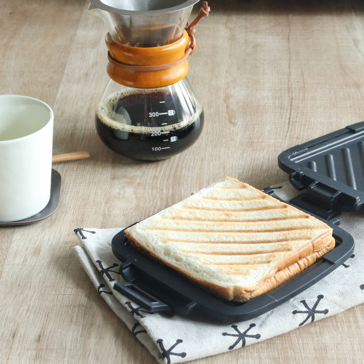 ホットサンドメーカー レンジ用 パリージュ レンジサンドメーカー 電子レンジ調理器 ( 電子レンジ専用 ホットサンド 両面焼き 安心調理 ホットサンド調理 焼き目 フッ素加工 パン 焼ける レンジ キッチン レシピ付き )