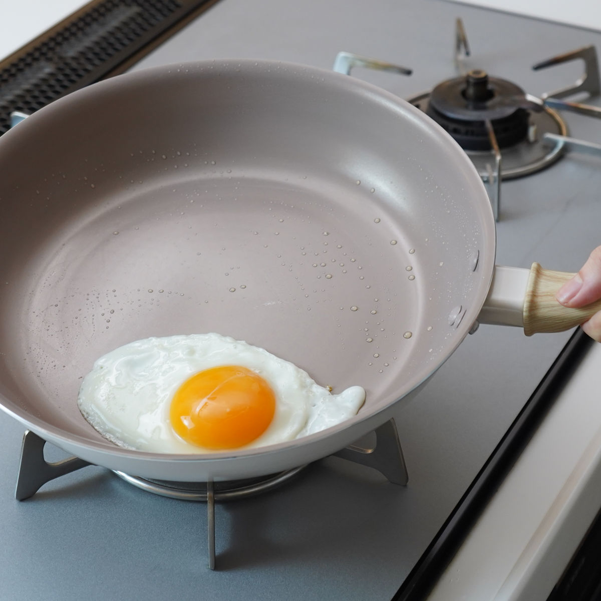 フライパン 30cm IH対応 するりんぱんNEO ( ガス火対応 炒め鍋 深型 金属ヘラOK ふっ素加工 30センチ フッ素コーティング アルミ製 こびりつかない 焦げ付かない 軽量 調理用品 )