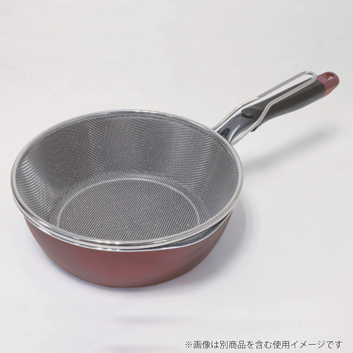 フライパンストレーナー 24・26cm兼用 メガフッカ 深型パン ( ざる ステンレス 茹でザル 湯切り 水切り かご 24cm 24センチ 26cm 26センチ 持ち手付き 水切りざる 調理ざる 湯切りザル フチに引っ掛かる キッチンツール )