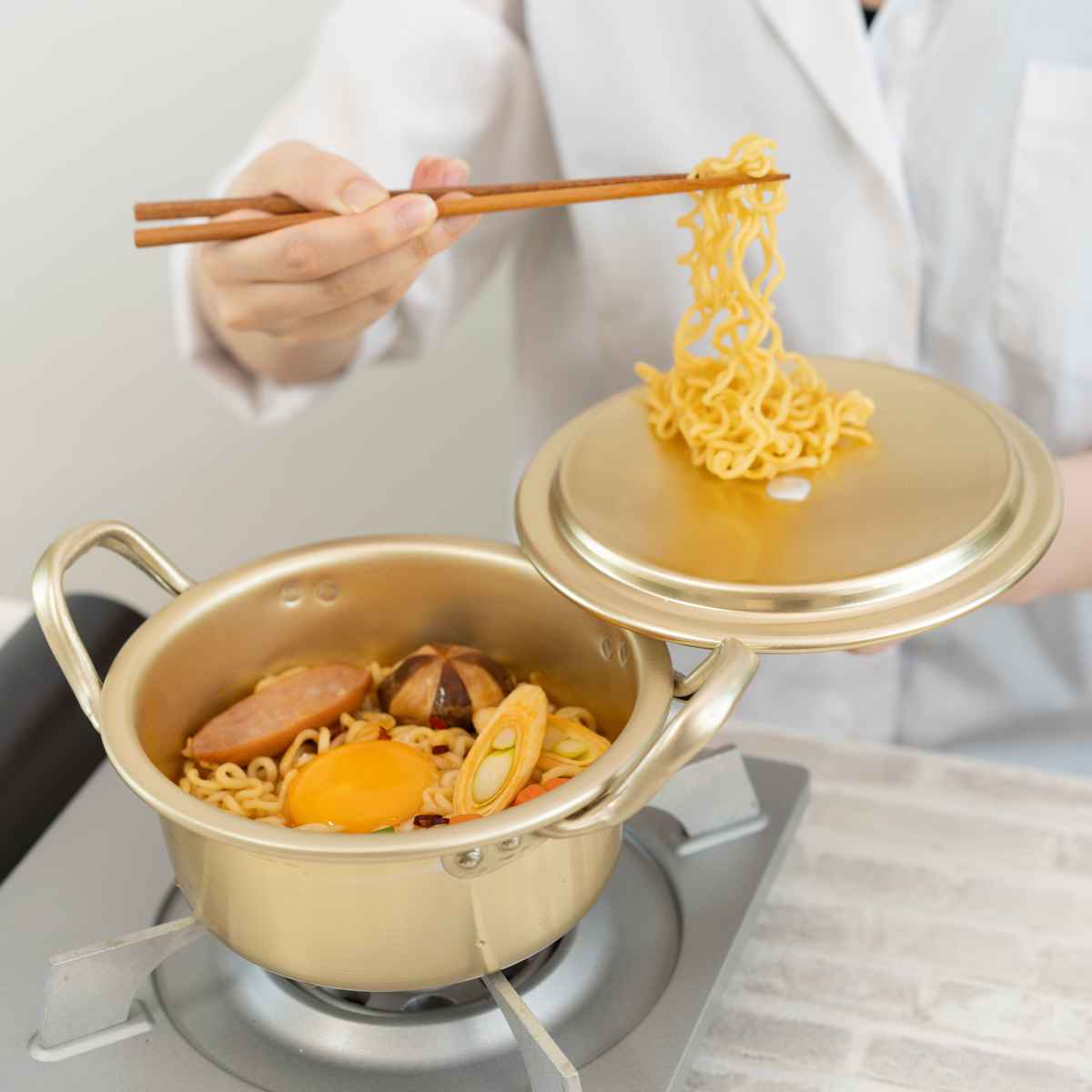 両手鍋 16cm アルミ製 味覚探訪 韓国編 アルミラーメン鍋 ( ラーメン鍋 ガス火専用 アルミ鍋 ミニ ひとり ラーメン 鍋 蓋付き 軽い 韓国 1人用 小鍋 卓上鍋 軽量 ふた付き 一人鍋 )