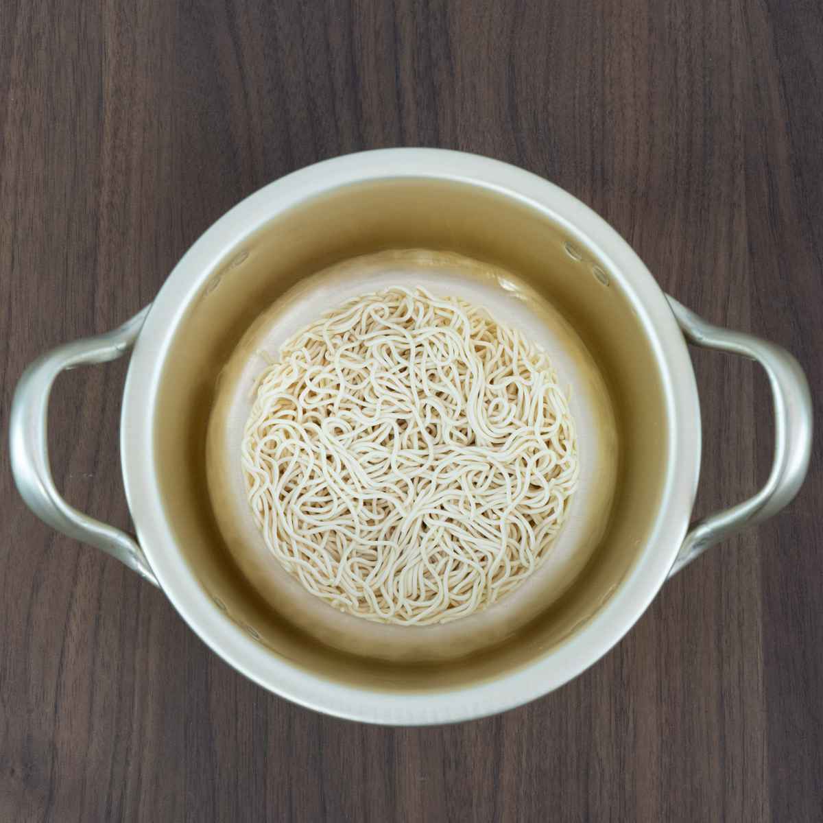 両手鍋 16cm アルミ製 味覚探訪 韓国編 アルミラーメン鍋 ( ラーメン鍋 ガス火専用 アルミ鍋 ミニ ひとり ラーメン 鍋 蓋付き 軽い 韓国 1人用 小鍋 卓上鍋 軽量 ふた付き 一人鍋 )