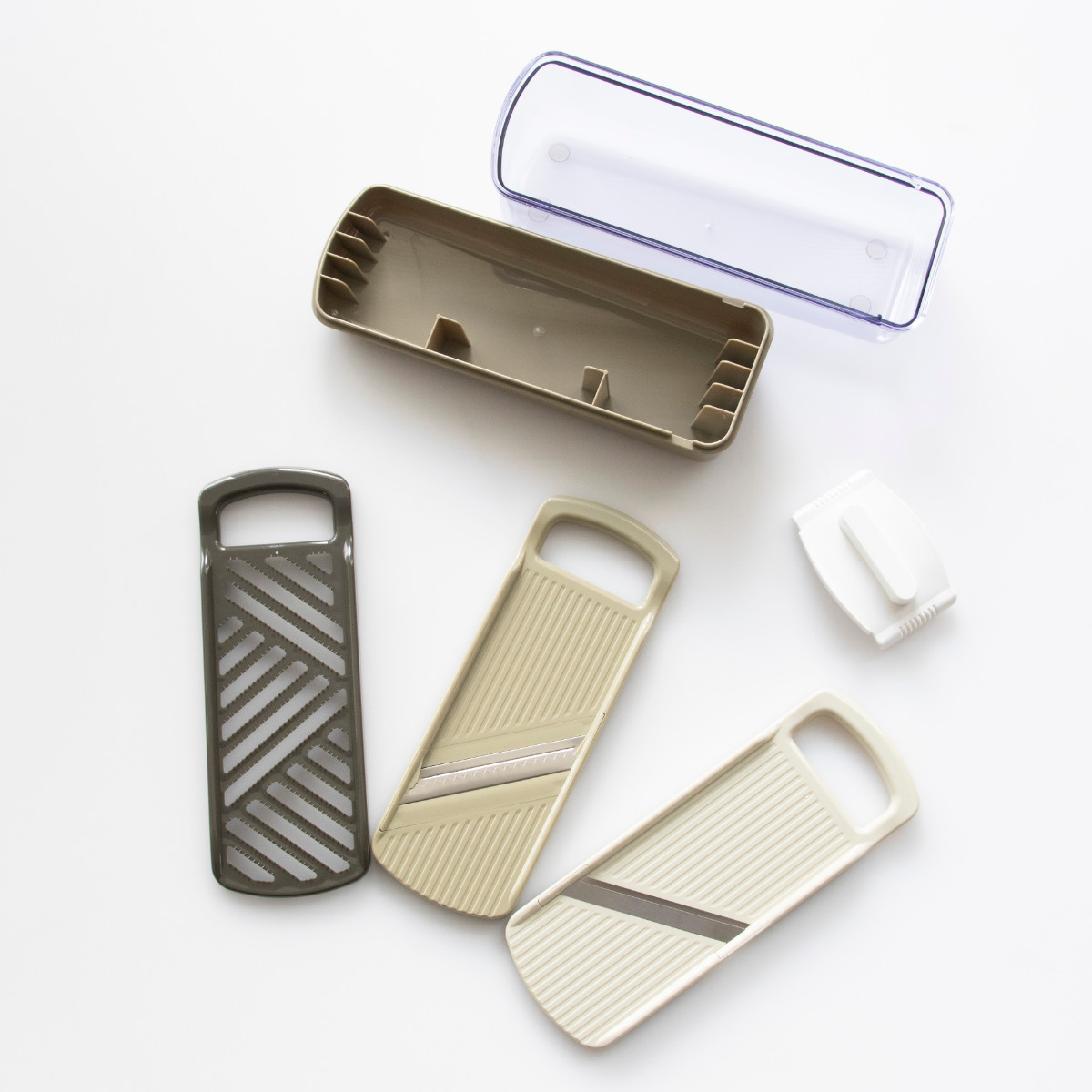 スライサーセット 6点セット モットプラス 調理器セット 日本製 ( スライサー おろし器 受け皿 安全ホルダー 千切り器 キッチンツール おろし金 調理器具 スライス 大根おろし 薬味おろし 千切り ケース付き )