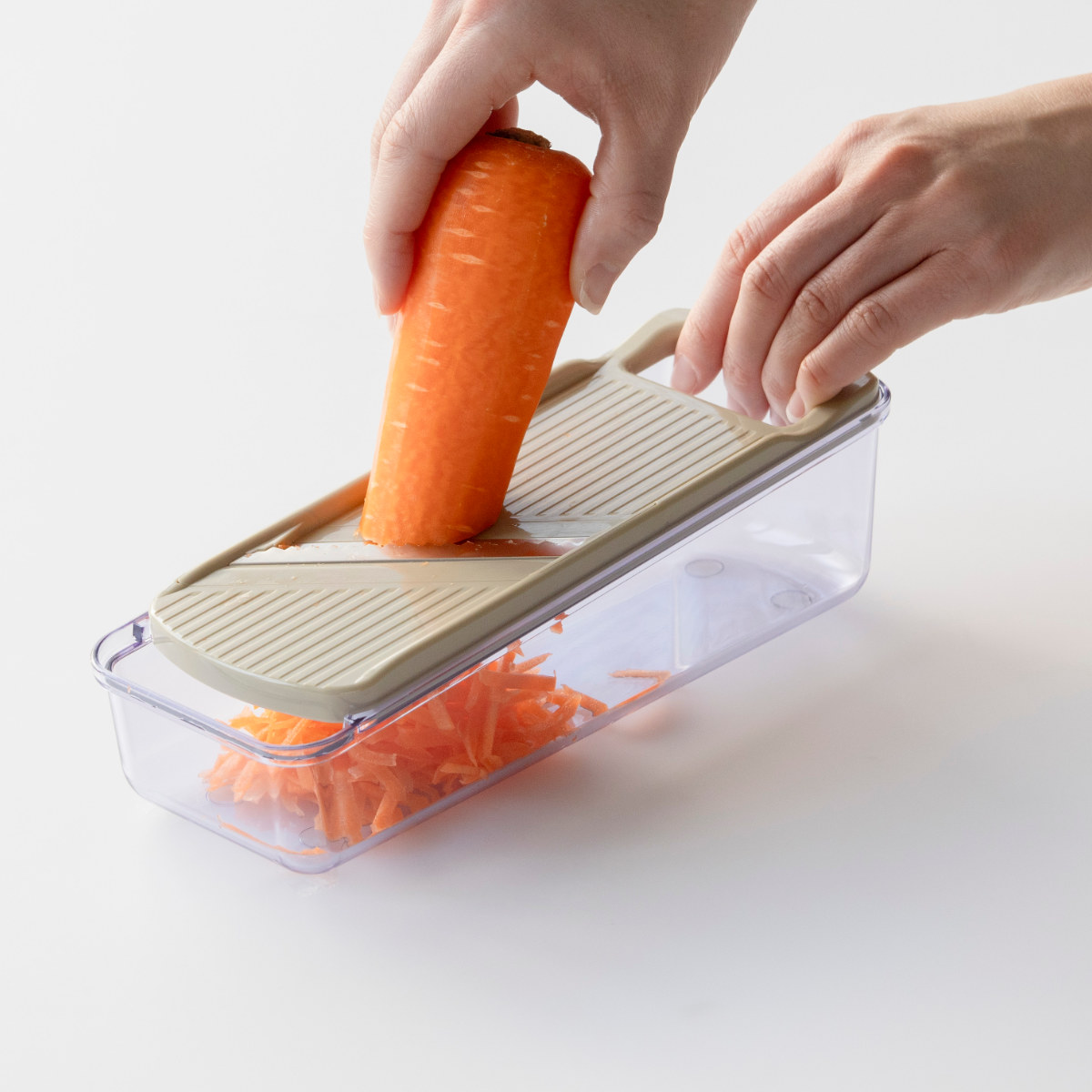 スライサーセット 6点セット モットプラス 調理器セット 日本製 ( スライサー おろし器 受け皿 安全ホルダー 千切り器 キッチンツール おろし金 調理器具 スライス 大根おろし 薬味おろし 千切り ケース付き )