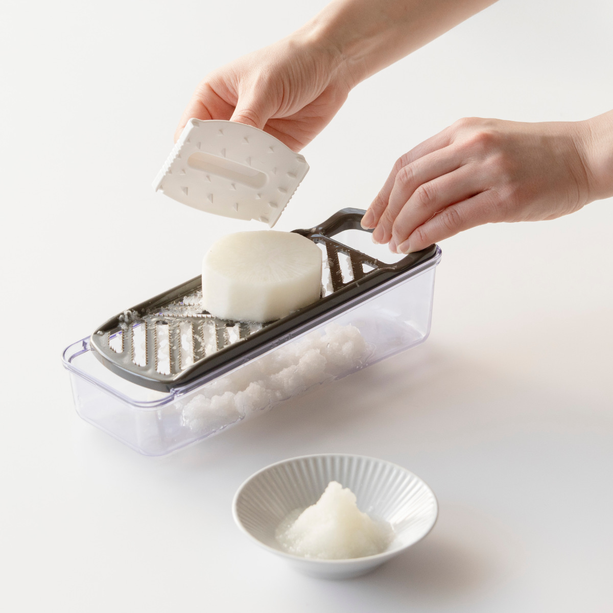 スライサーセット 6点セット モットプラス 調理器セット 日本製 ( スライサー おろし器 受け皿 安全ホルダー 千切り器 キッチンツール おろし金 調理器具 スライス 大根おろし 薬味おろし 千切り ケース付き )