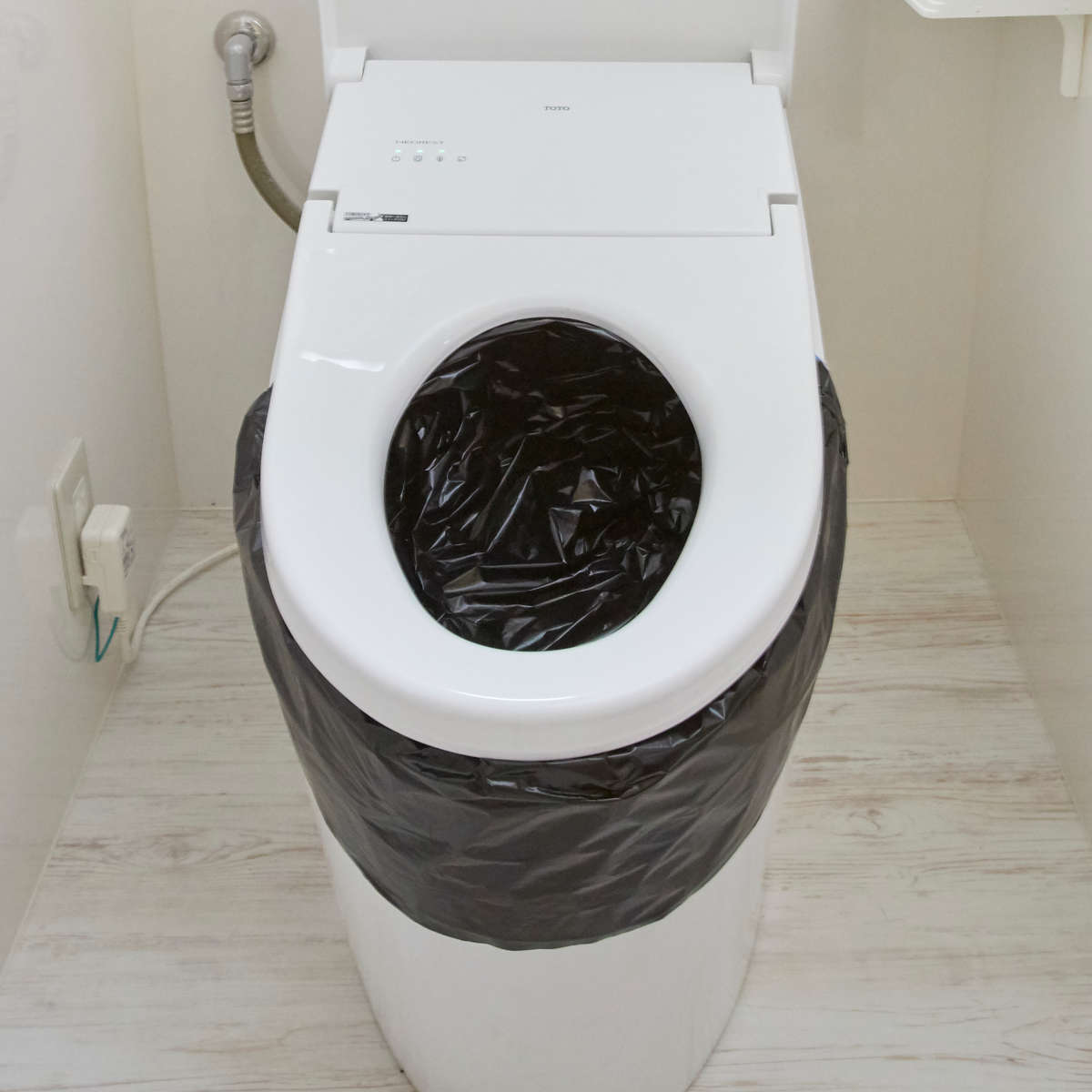 緊急トイレ 抗菌 簡易トイレ トイレットペーパー型 オイトイレ 20回分 ( 非常用トイレ 携帯トイレ 日本製 断水 防災 コンパクト 持ち運び 防災用品 防臭袋 凝固剤 処理用袋 災害時 断水時 抗菌機能 消臭機能 )