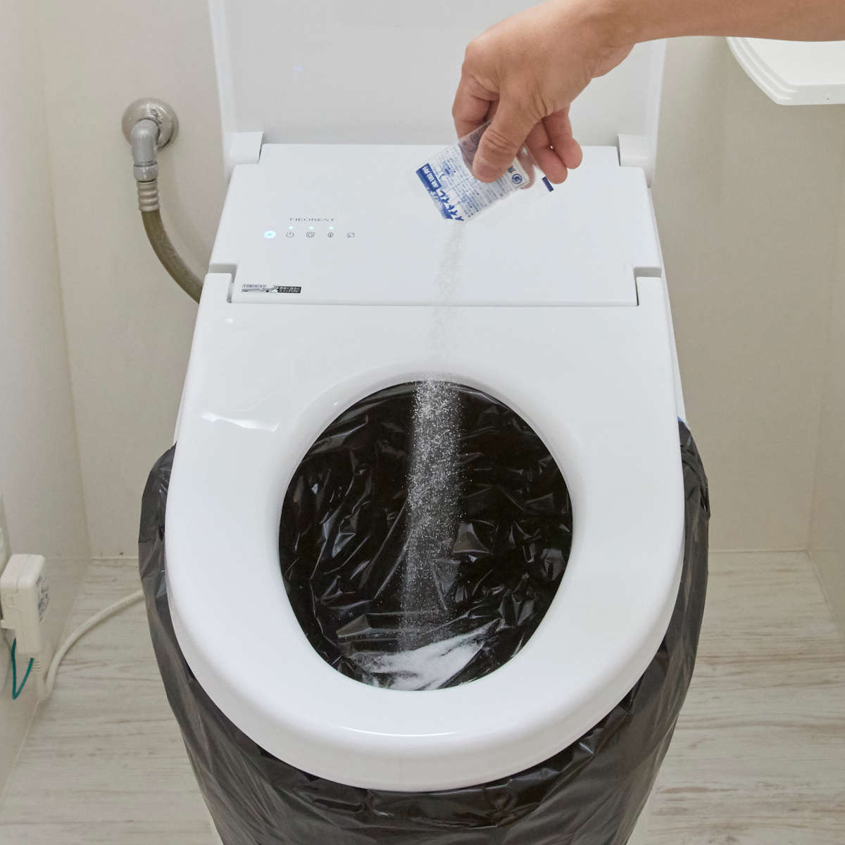 緊急トイレ 抗菌 簡易トイレ トイレットペーパー型 オイトイレ 20回分 ( 非常用トイレ 携帯トイレ 日本製 断水 防災 コンパクト 持ち運び 防災用品 防臭袋 凝固剤 処理用袋 災害時 断水時 抗菌機能 消臭機能 )