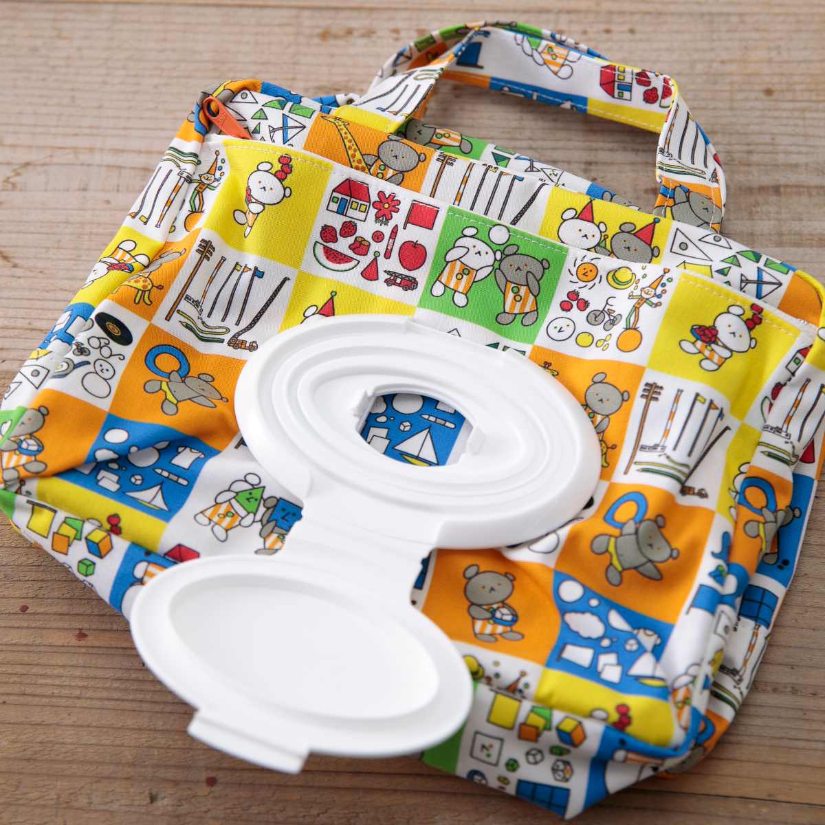 マザーポーチ ママポーチ こぐまちゃんえほん ウェットシート 蓋付き ( ポーチ おむつポーチ ウェットティッシュ おむつ 収納 ケース ベビー 出産準備 オムツ 大容量 携帯用 ファスナー 赤ちゃん 出産祝い プレゼント ) 【チェック】 チェック