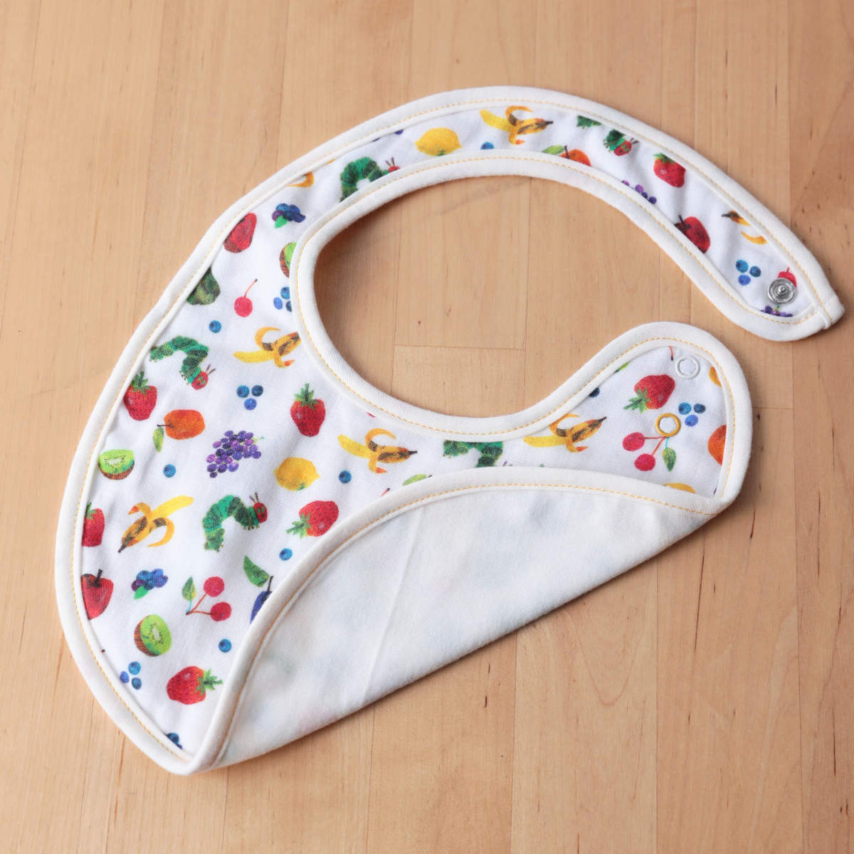スタイ はらぺこあおむし よだれかけ フルーツ サファリ ( 綿100% ベビー ベビースタイ ビブ 前掛け ガーゼ 綿 日本製 出産祝い プレゼント キャラクター ベビーエプロン お食事エプロン コットン 赤ちゃん かわいい ギフト ) 【サファリ】 サファリ